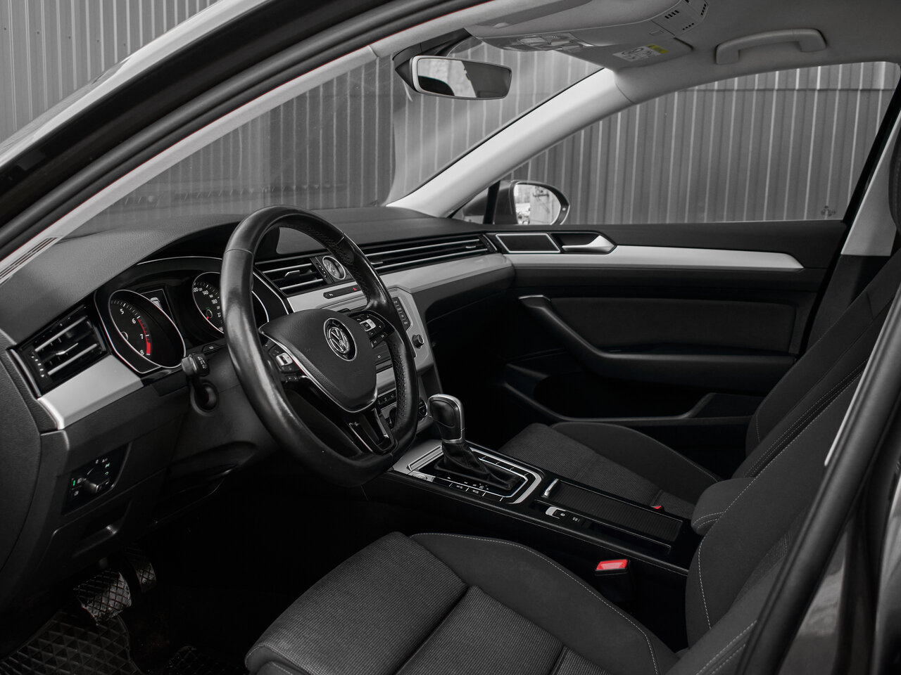 Купить Volkswagen Passat 1.8 AMT (180 л.с.), 2015 в Екатеренбурге