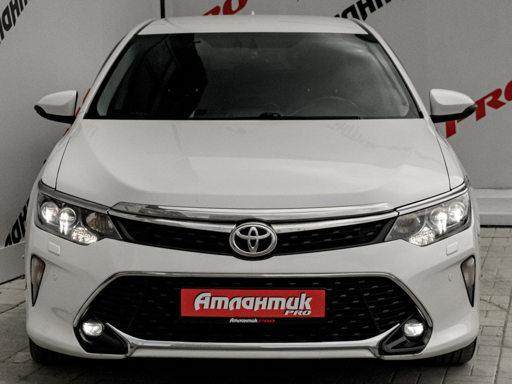 Купить Toyota Camry 2.5 AT (181 л.с.), 2017 в Екатеренбурге
