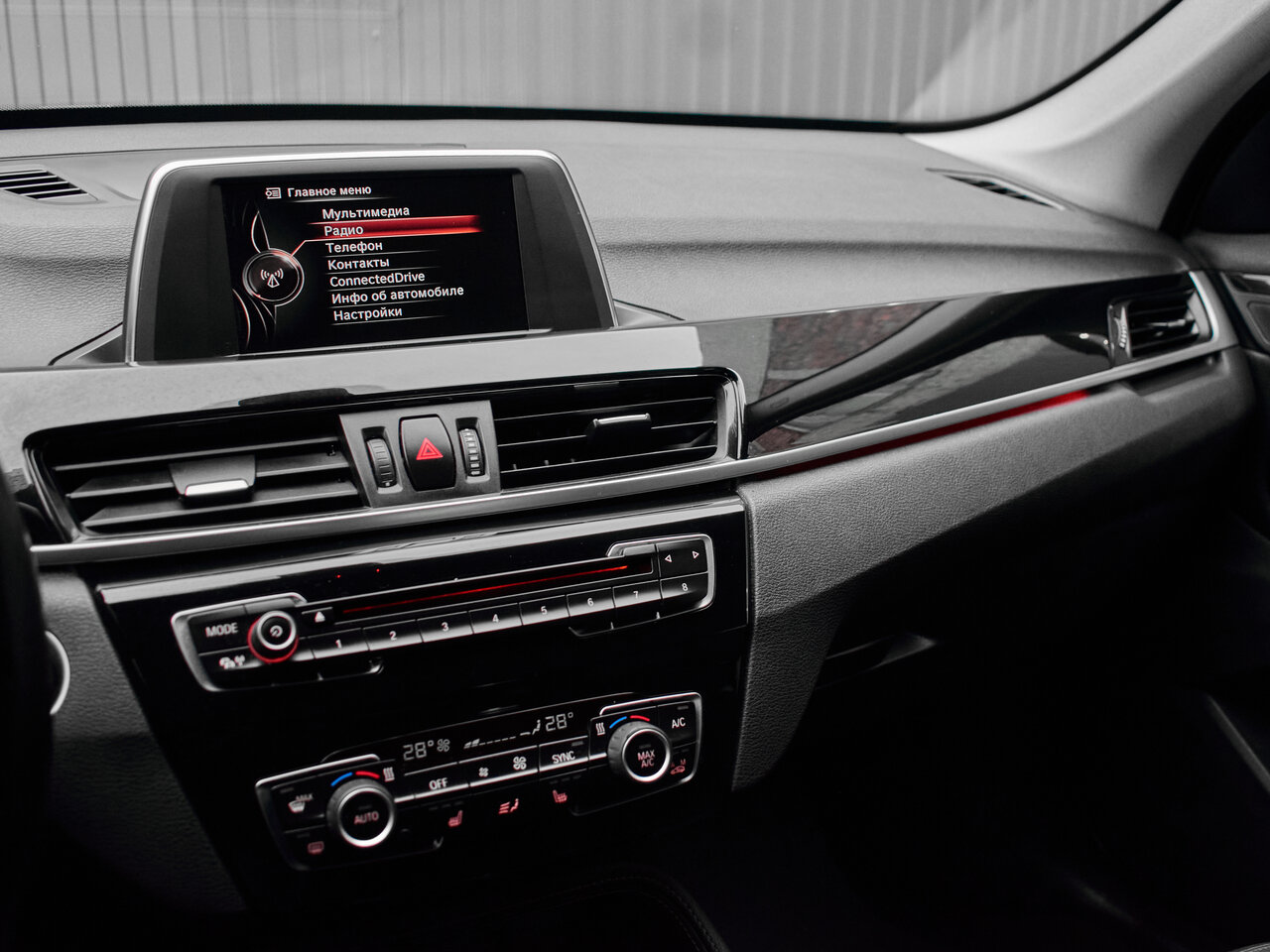 Купить BMW X1 20i xDrive 2.0 AT (192 л.с.) 4WD, 2016 в Екатеренбурге