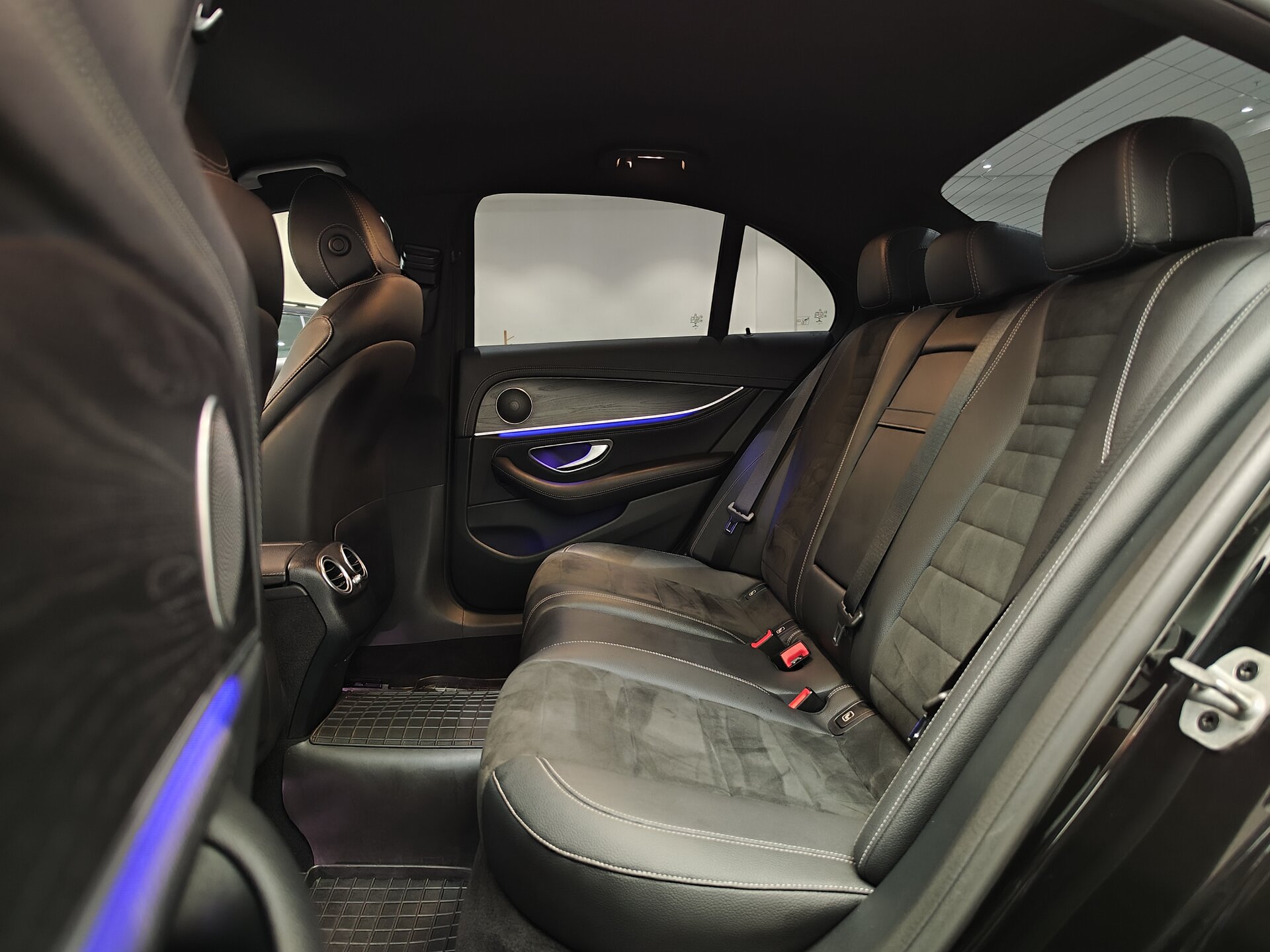 Автомобиль Mercedes-Benz E-Класс 220 d 2.0d AT (194 л.с.) 4WD - 9