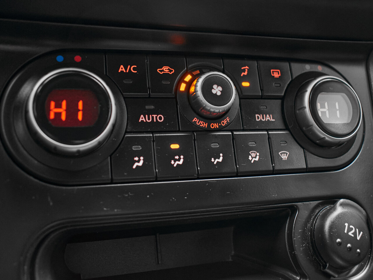 Купить Nissan Qashqai 1.6 CVT (117 л.с.), 2013 в Екатеренбурге