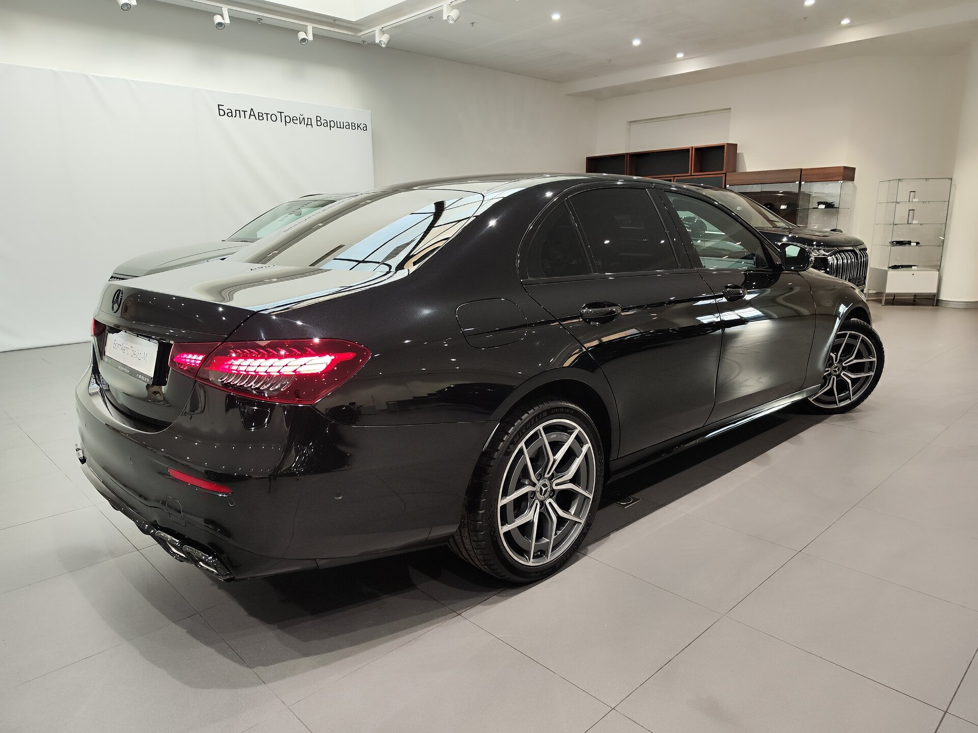 Автомобиль Mercedes-Benz E-Класс 220 d 2.0d AT (194 л.с.) 4WD - 6
