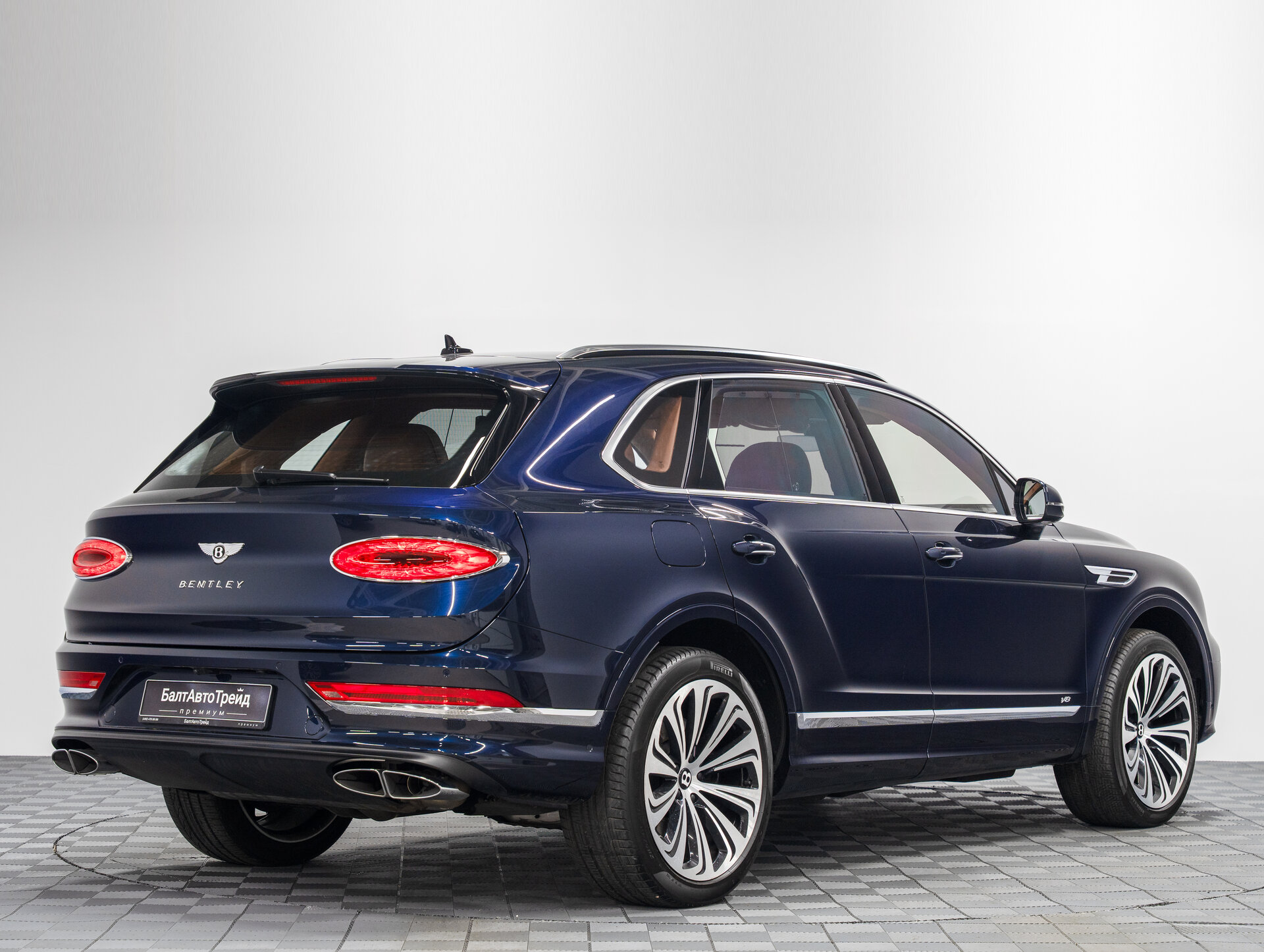 Автомобиль Bentley Bentayga 4.0 AT (550 л.с.) 4WD - 8