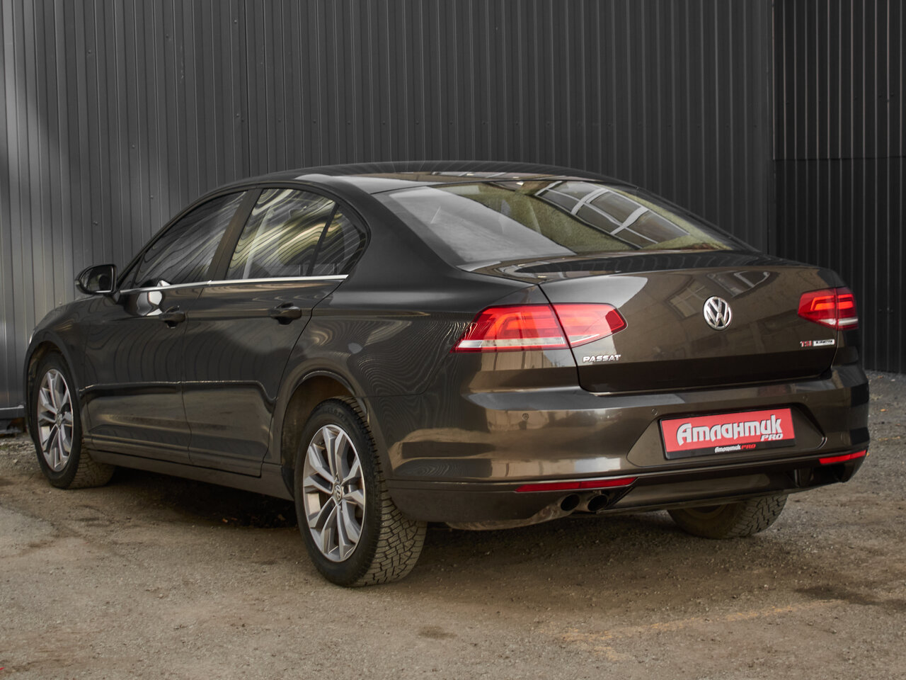 Купить Volkswagen Passat 1.8 AMT (180 л.с.), 2015 в Екатеренбурге