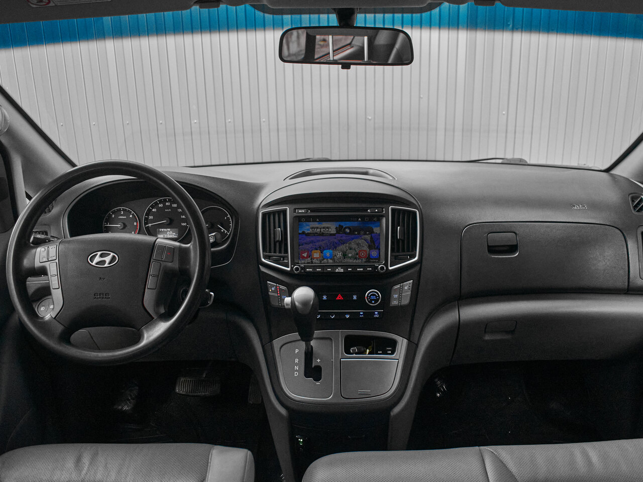 Купить Hyundai Grand Starex 2.5d AT (145 л.с.), 2017 в Екатеренбурге