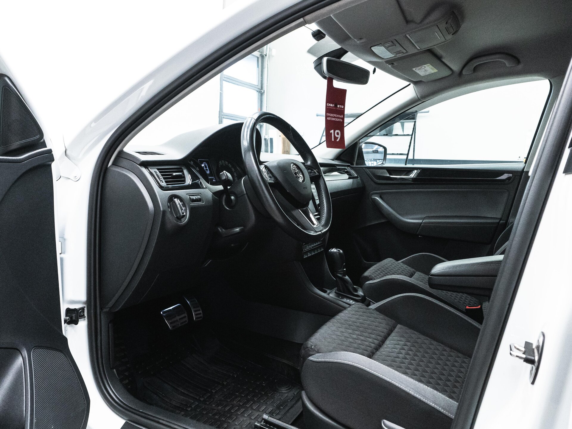 Skoda Rapid 2019 17