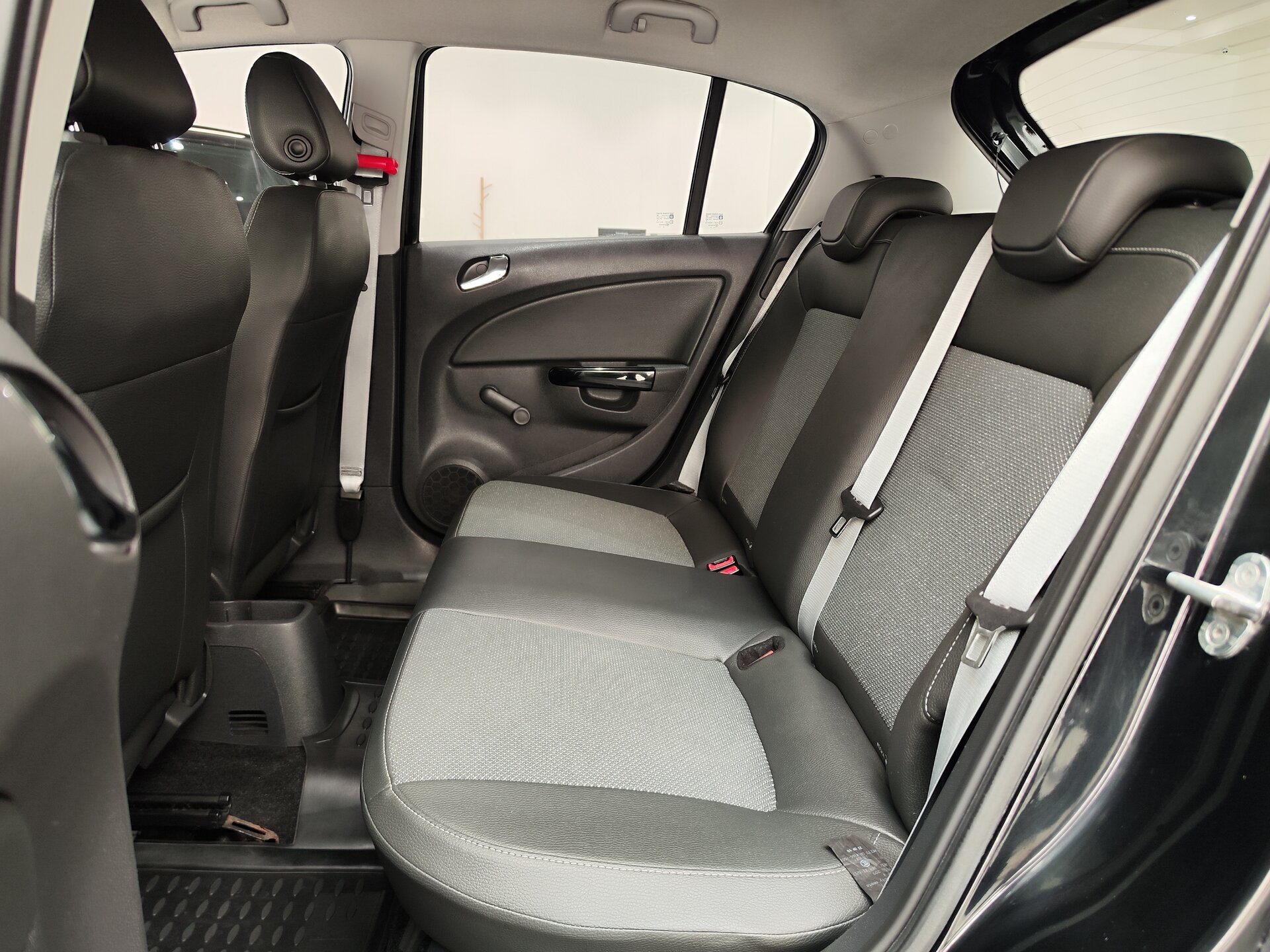 Автомобиль Opel Corsa 1.4 AT (100 л.с.) - 9