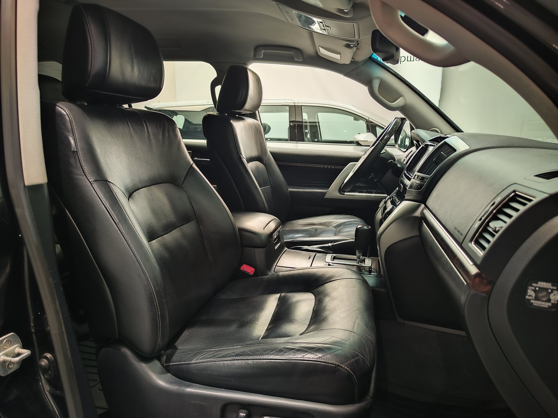 Автомобиль Toyota Land Cruiser 4.6 AT (309 л.с.) 4WD - 12