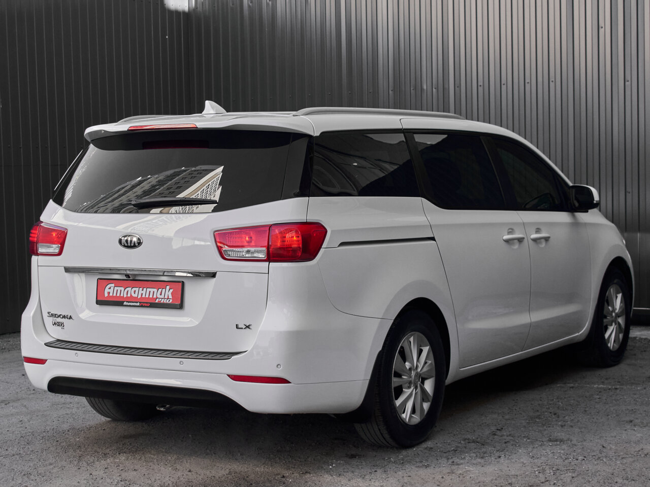 Купить Kia Sedona 3.3 AT (276 л.с.), 2015 в Екатеренбурге