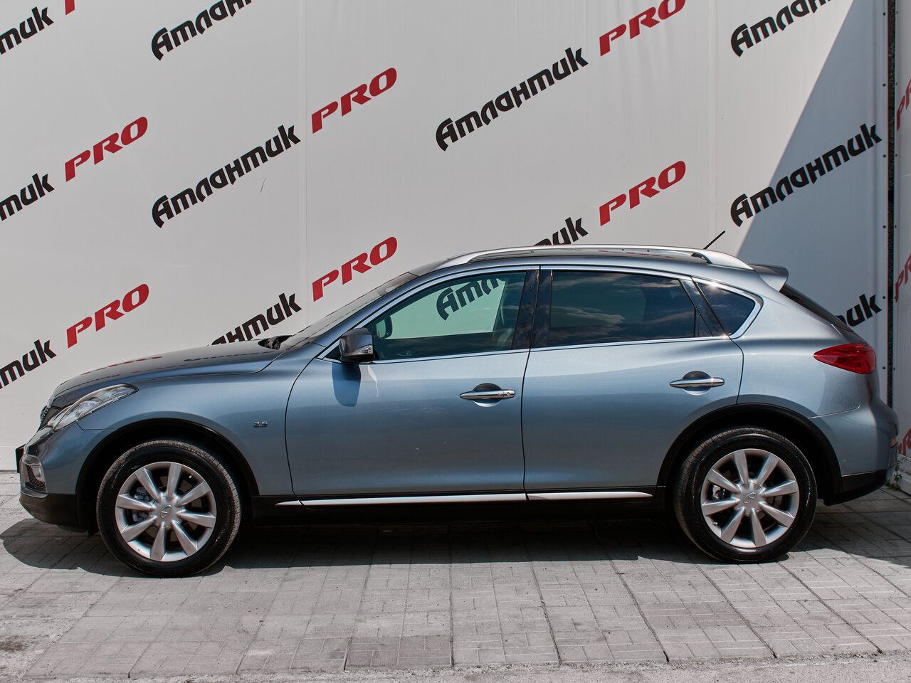 Купить Infiniti QX50 2.5 AT (222 л.с.) 4WD, 2016 в Екатеренбурге