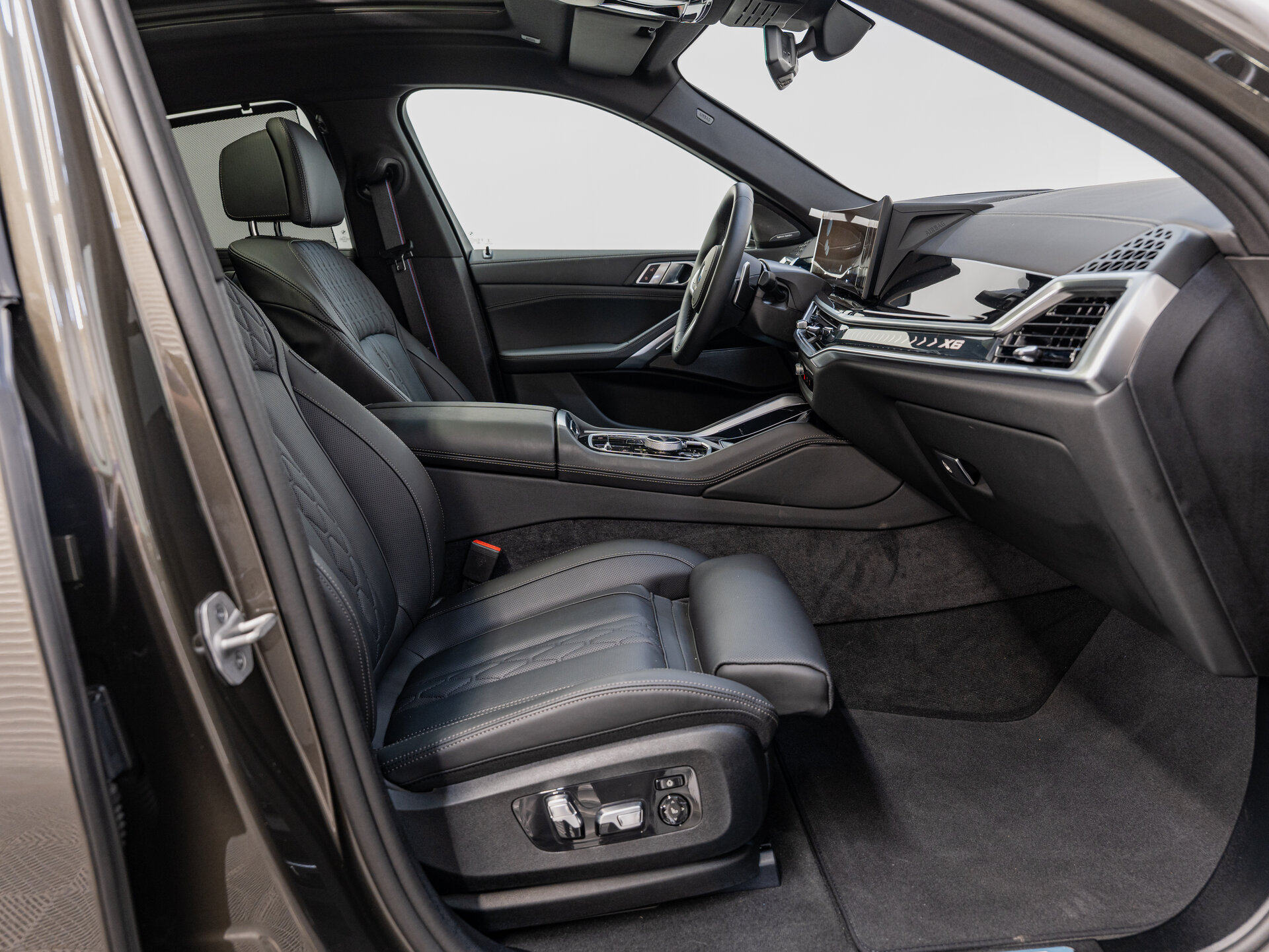 Автомобиль BMW X6 40d 3.0d AT (352 л.с.) 4WD - 16