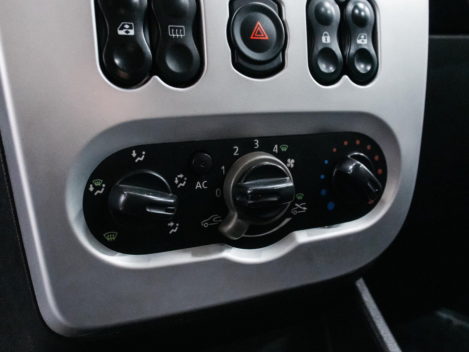 Renault Logan 2010 19