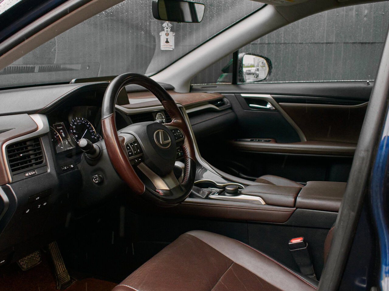 Купить Lexus RX 200t 2.0 AT (238 л.с.) 4WD, 2018 в Екатеренбурге