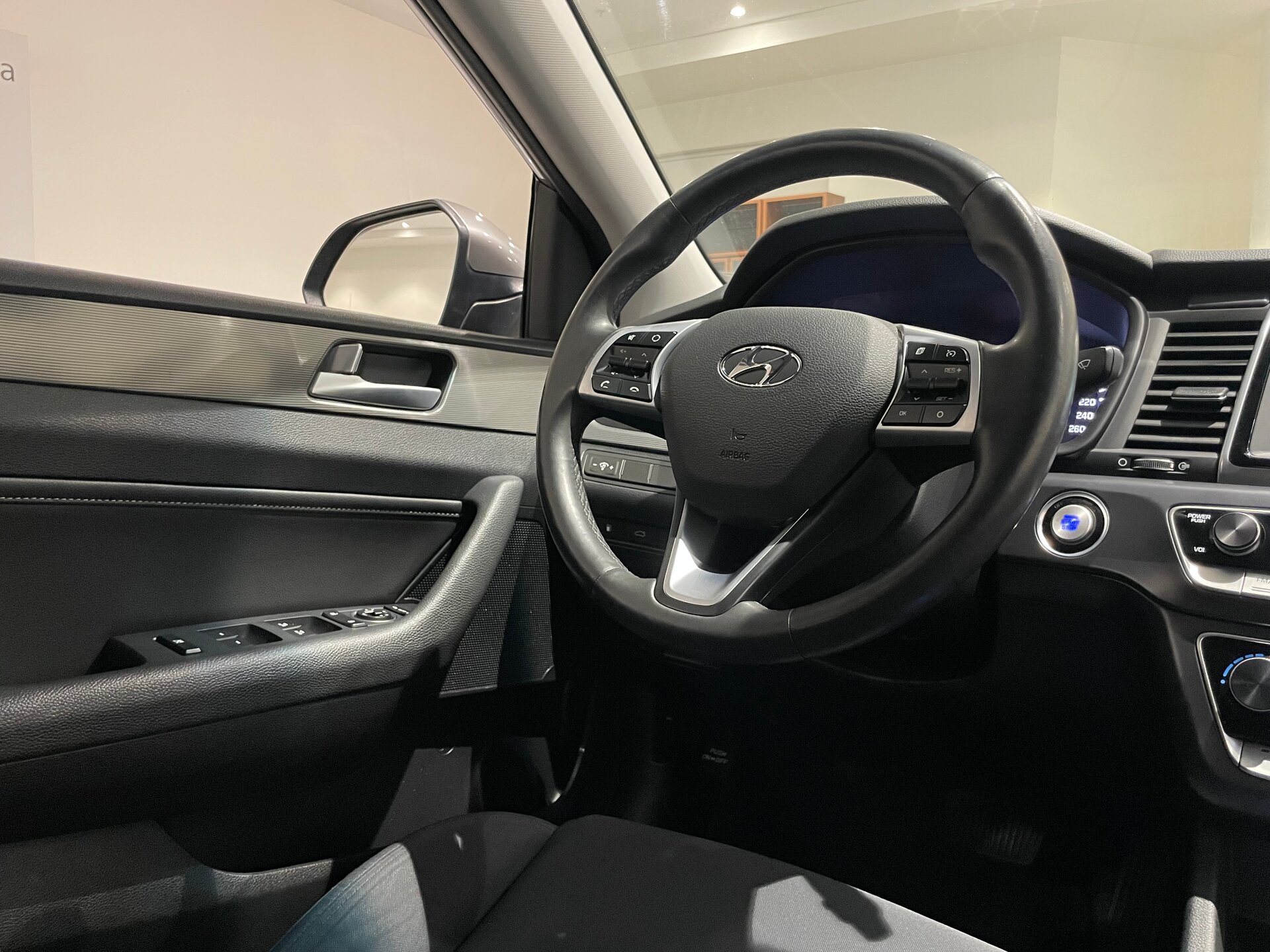 Автомобиль Hyundai Sonata 2.0 AT (150 л.с.) - 15
