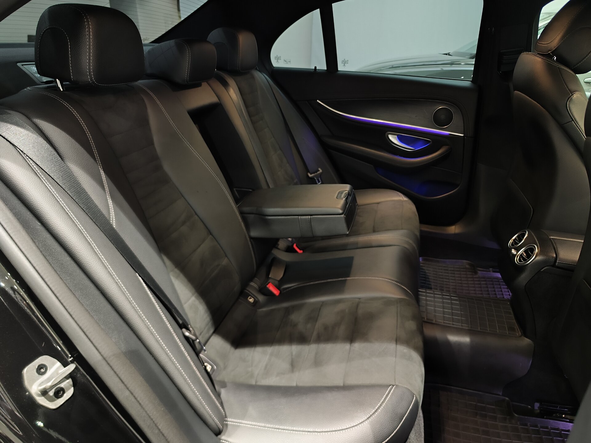 Автомобиль Mercedes-Benz E-Класс 220 d 2.0d AT (194 л.с.) 4WD - 10