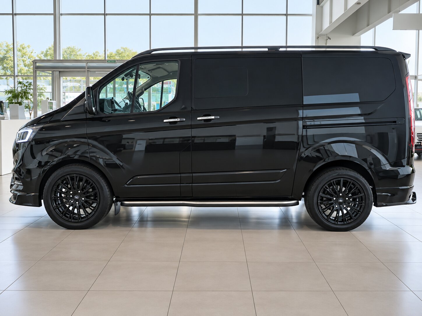 БУ автомобиль Ford Tourneo Custom 2025  2.0 л ( 220 л. с.) Черный с пробегом 35 км