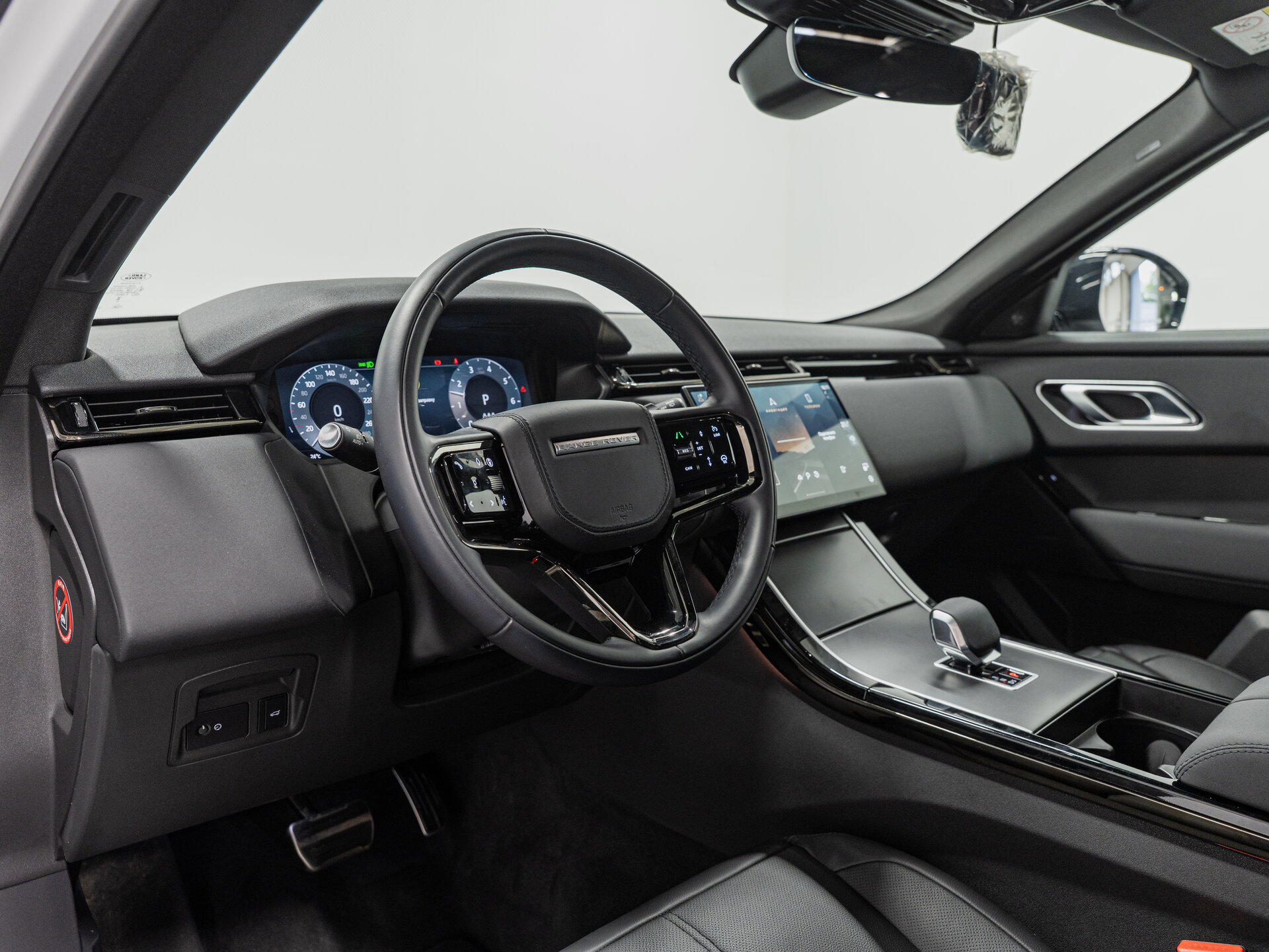 Автомобиль Land Rover Range Rover Velar 2.0 AT (250 л.с.) 4WD - 12