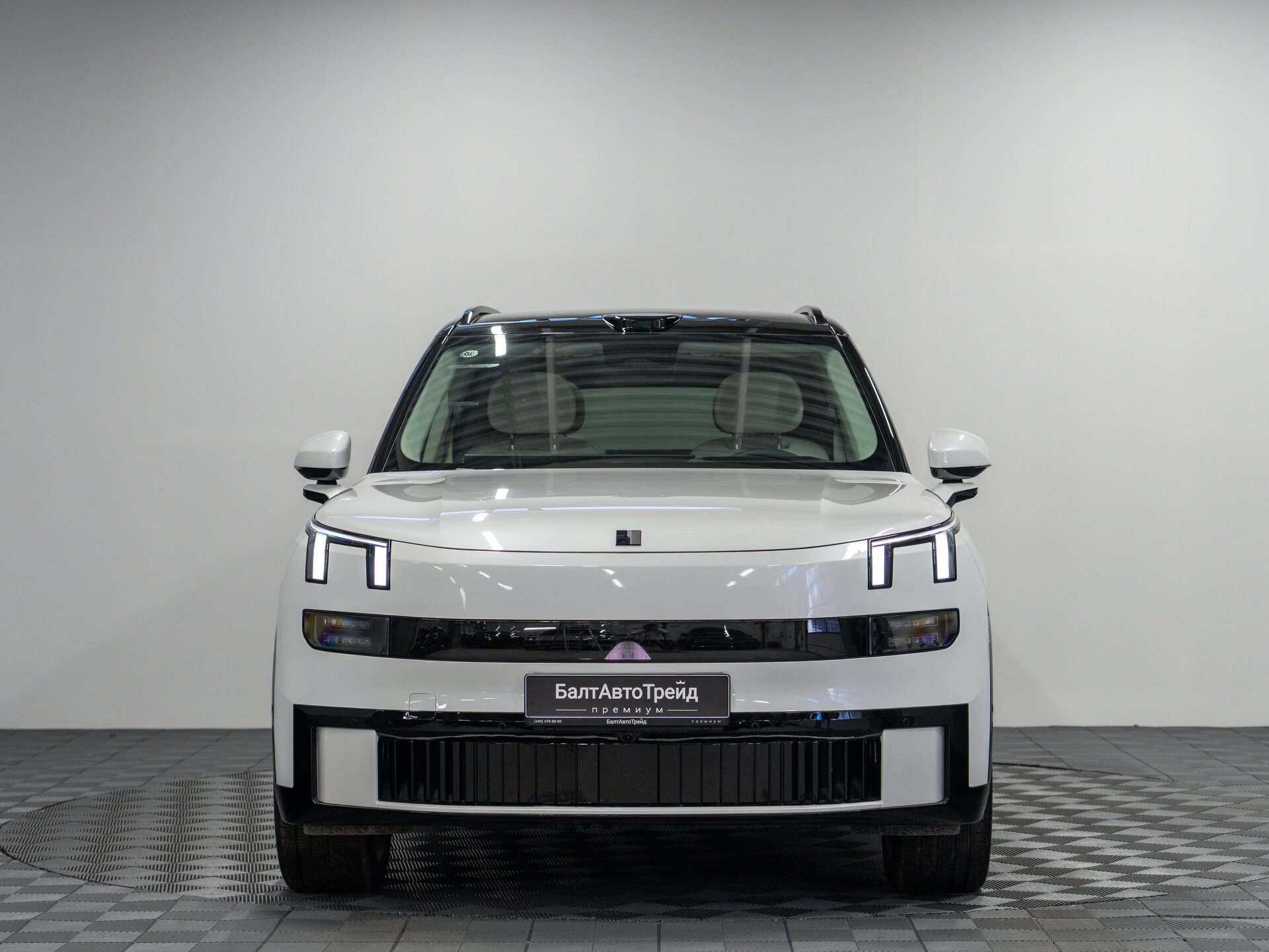 Автомобиль Lynk & Co 900 2.0hyb AT (734 л.с.) 4WD - 4