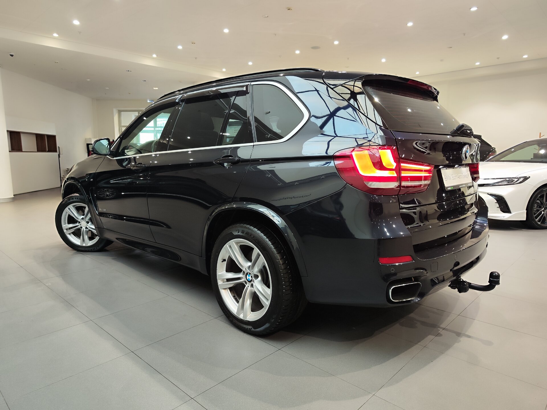 Автомобиль BMW X5 50i 4.4 AT (450 л.с.) 4WD - 4