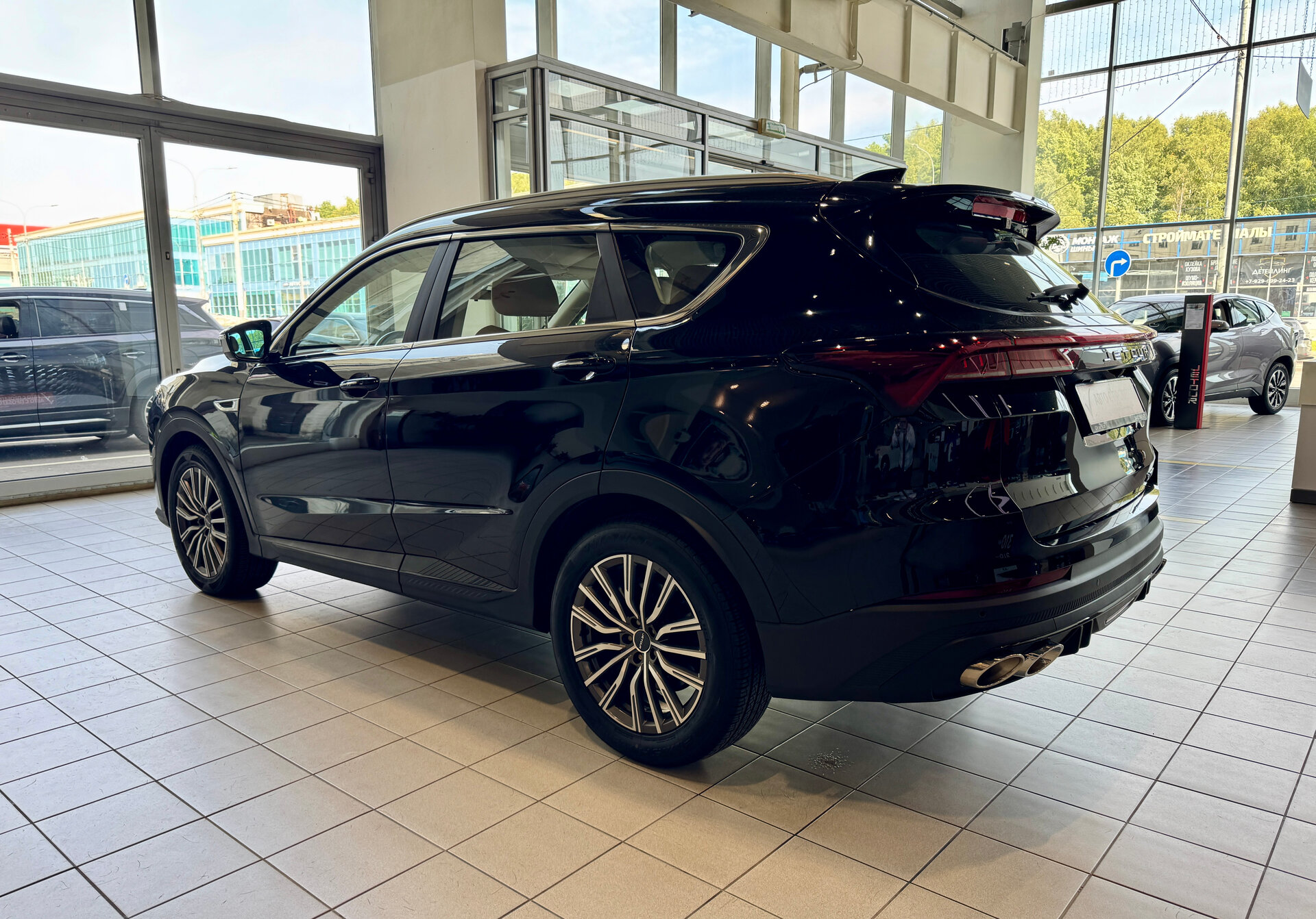БУ автомобиль Jetour X70+ 2023  1.6 л ( 190 л. с.) Черный с пробегом 13985 км