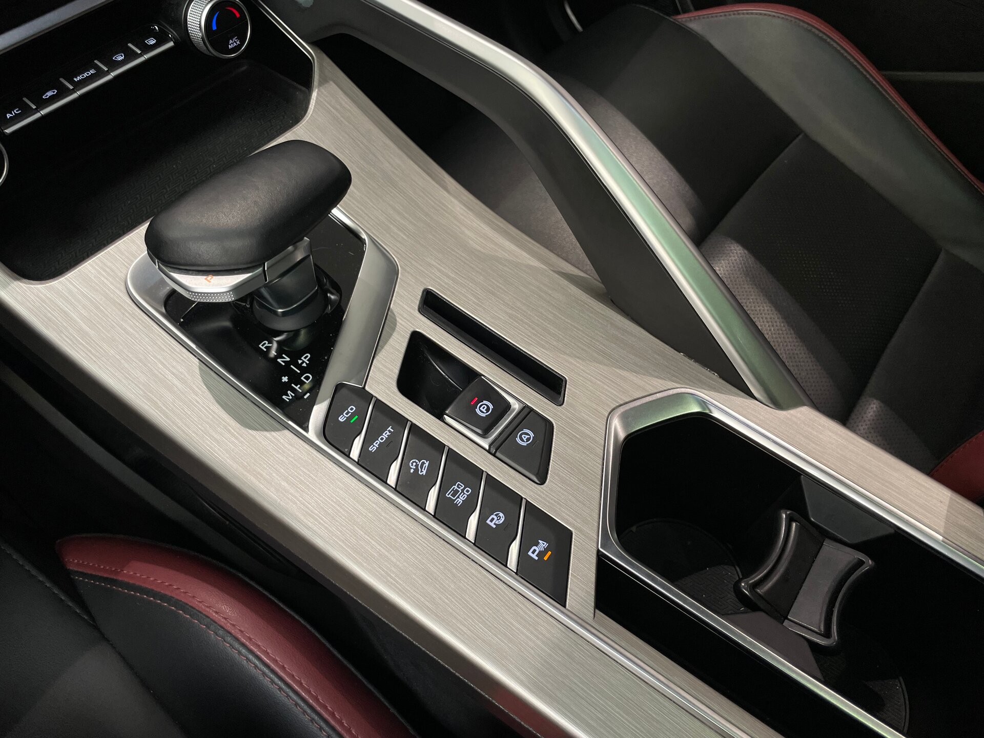 Автомобиль Geely Coolray 1.5 AMT (150 л.с.) - 17