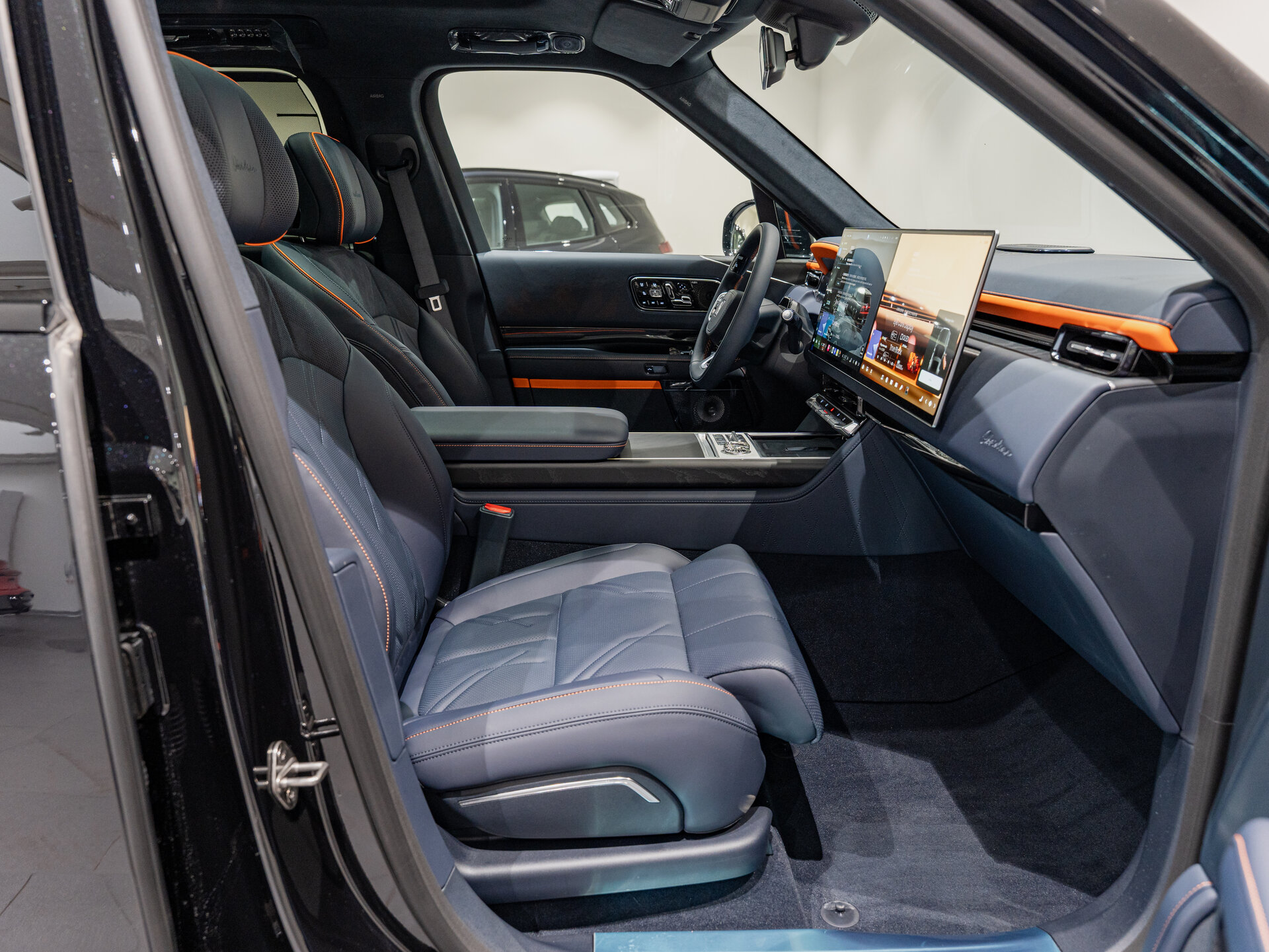 Автомобиль Zeekr 9X 70 kWh 2.0hyb AT (1401 л.с.) 4WD - 10