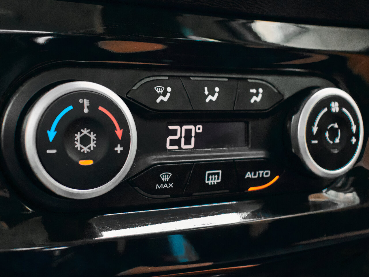 Купить Lada (ВАЗ) XRAY Cross 1.6 CVT (113 л.с.), 2019 в Екатеренбурге