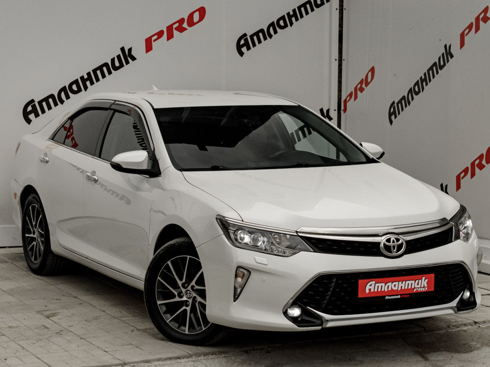 Купить Toyota Camry 2.5 AT (181 л.с.), 2017 в Екатеренбурге