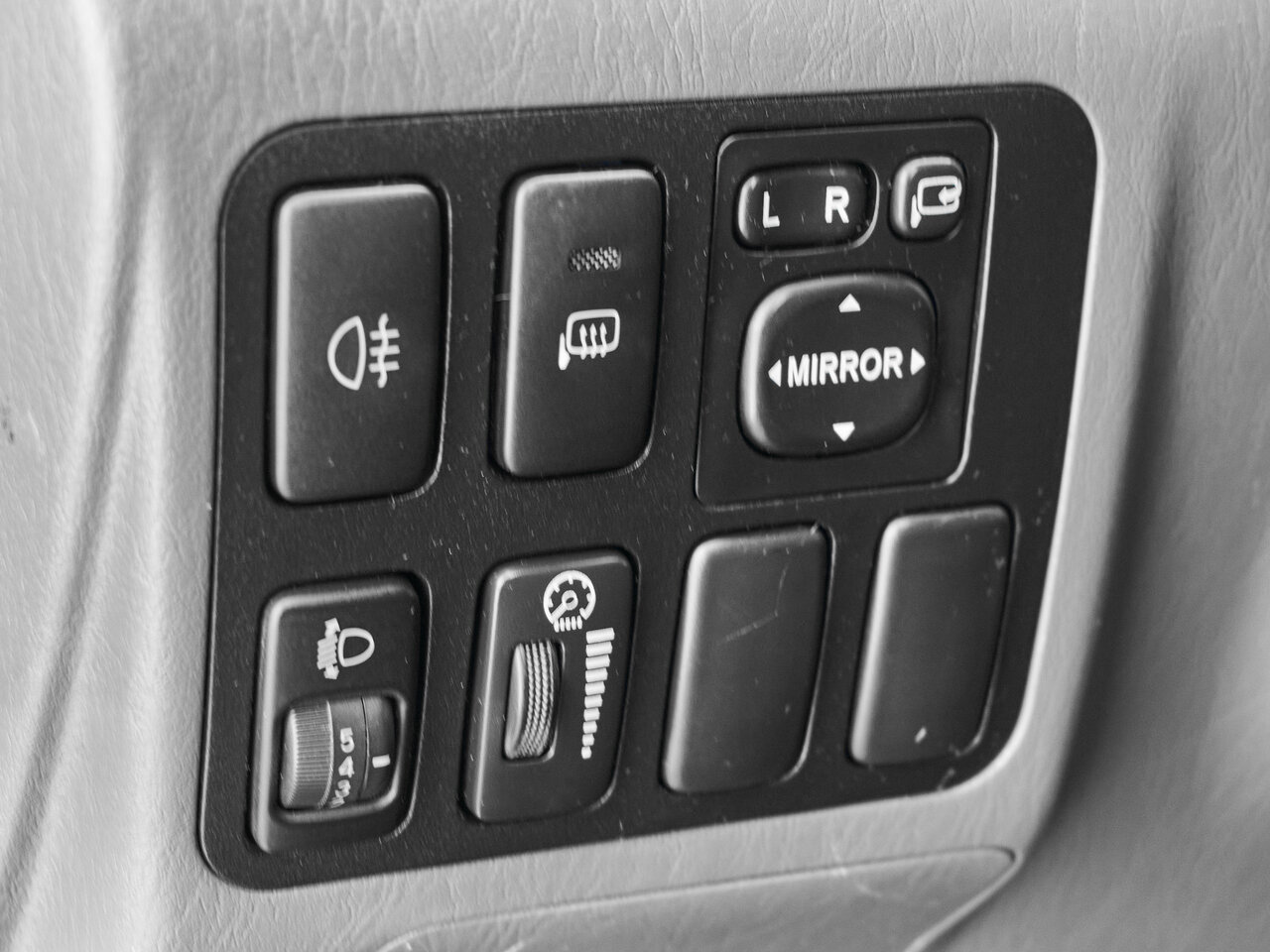 Купить Toyota Land Cruiser Prado 5-speed 4.0 AT (249 л.с.) 4WD, 2006 в Екатеренбурге