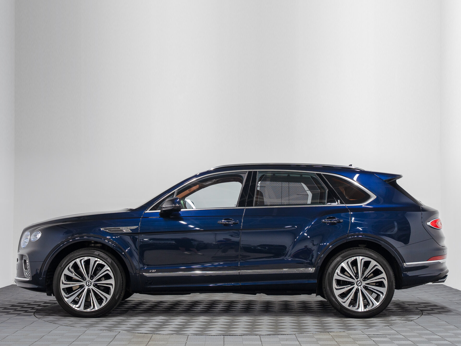 Автомобиль Bentley Bentayga 4.0 AT (550 л.с.) 4WD - 12