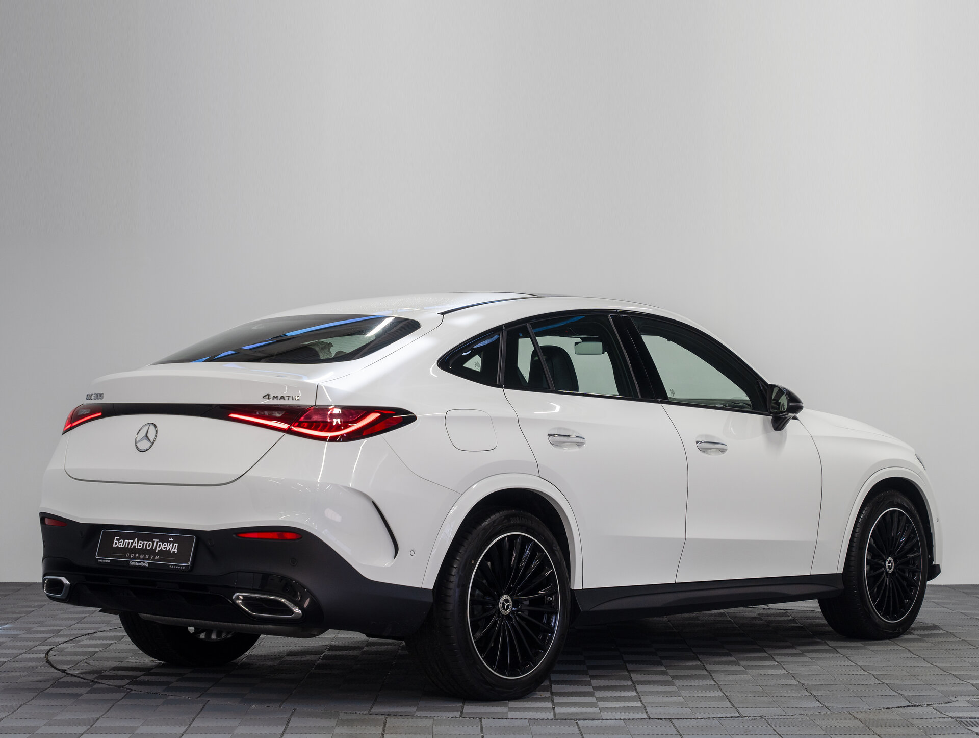 Автомобиль Mercedes-Benz GLC Coupe 300 2.0 AT (258 л.с.) 4WD - 8