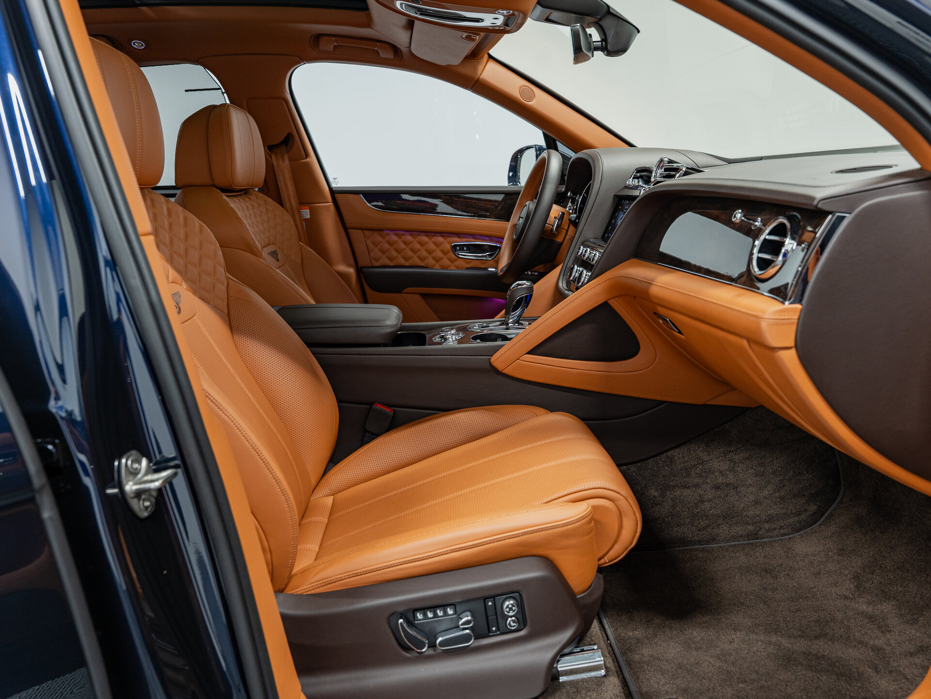 Автомобиль Bentley Bentayga 4.0 AT (550 л.с.) 4WD - 14
