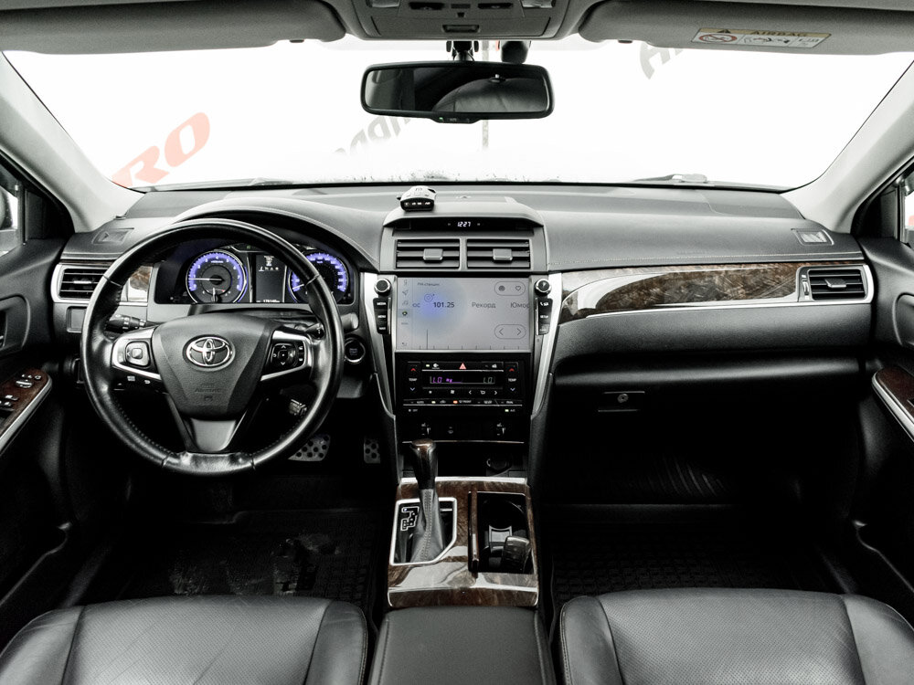 Купить Toyota Camry 2.5 AT (181 л.с.), 2017 в Екатеренбурге