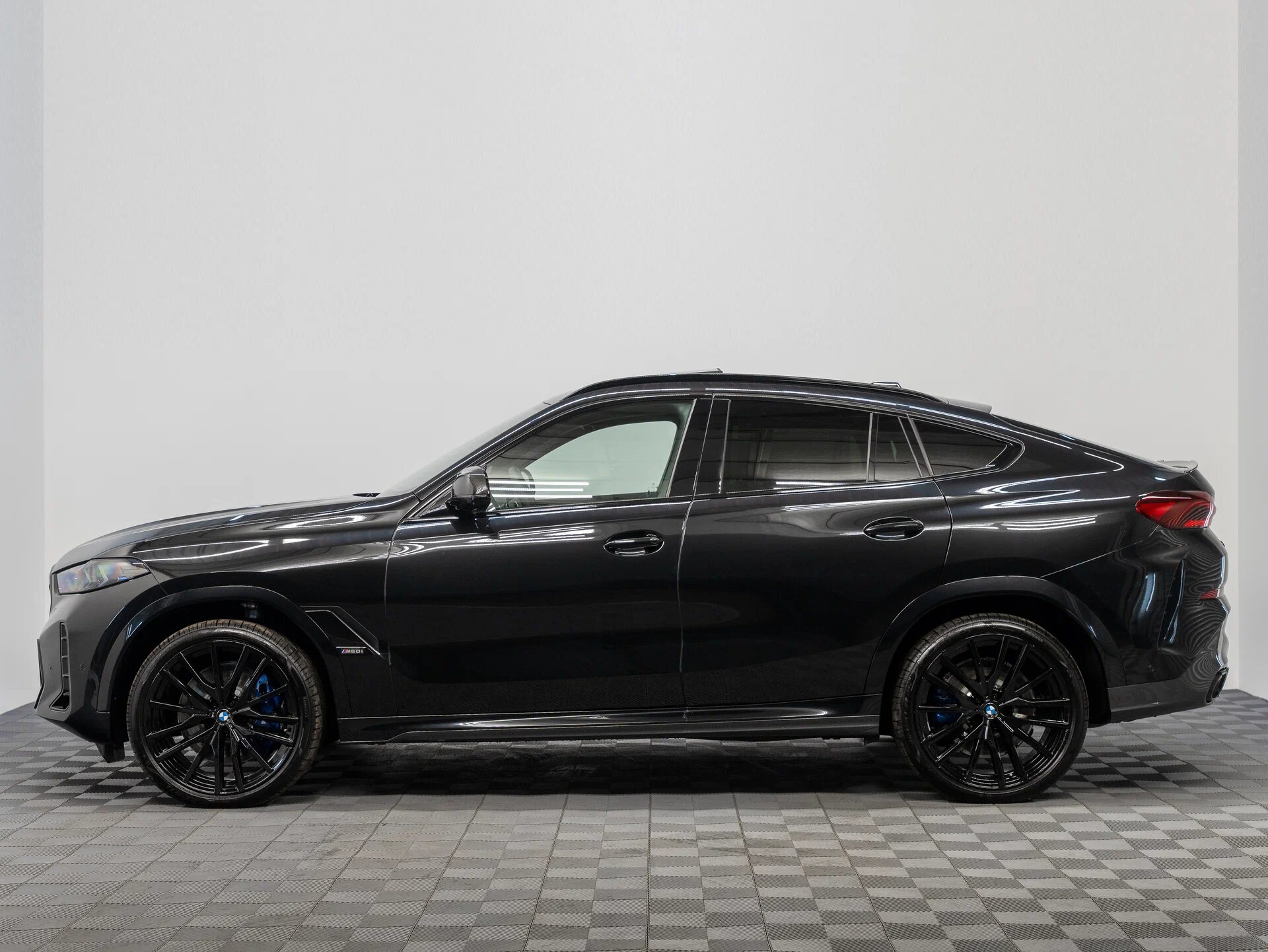 Автомобиль BMW X6 M60i 4.4 AT (530 л.с.) 4WD - 4