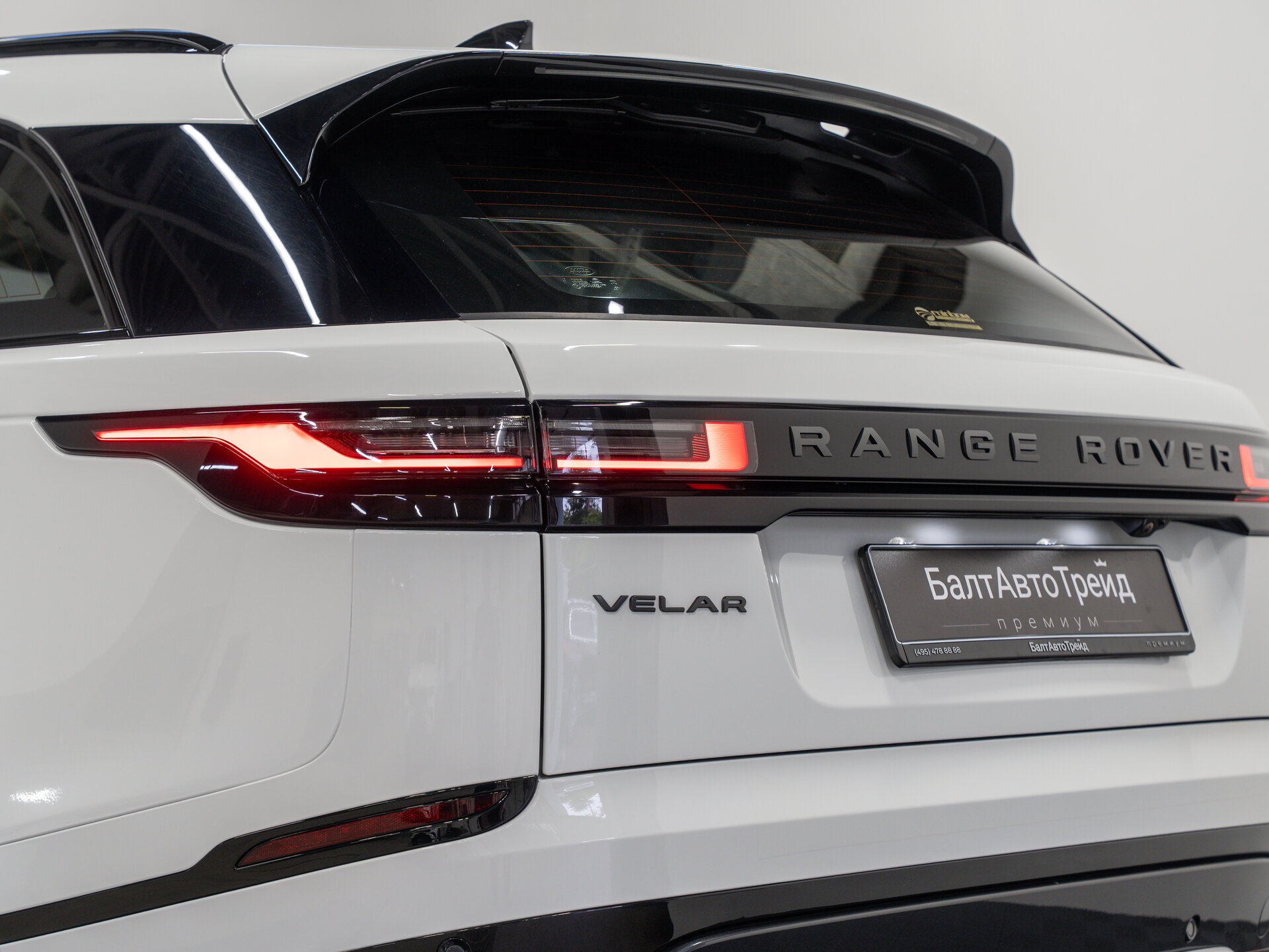 Автомобиль Land Rover Range Rover Velar 2.0 AT (250 л.с.) 4WD - 10