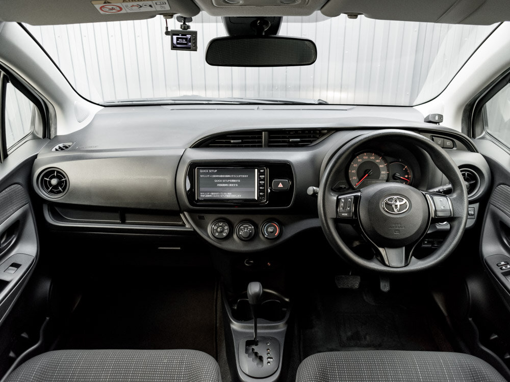 Купить Toyota Vitz 1.0 CVT (69 л.с.), 2019 в Екатеренбурге
