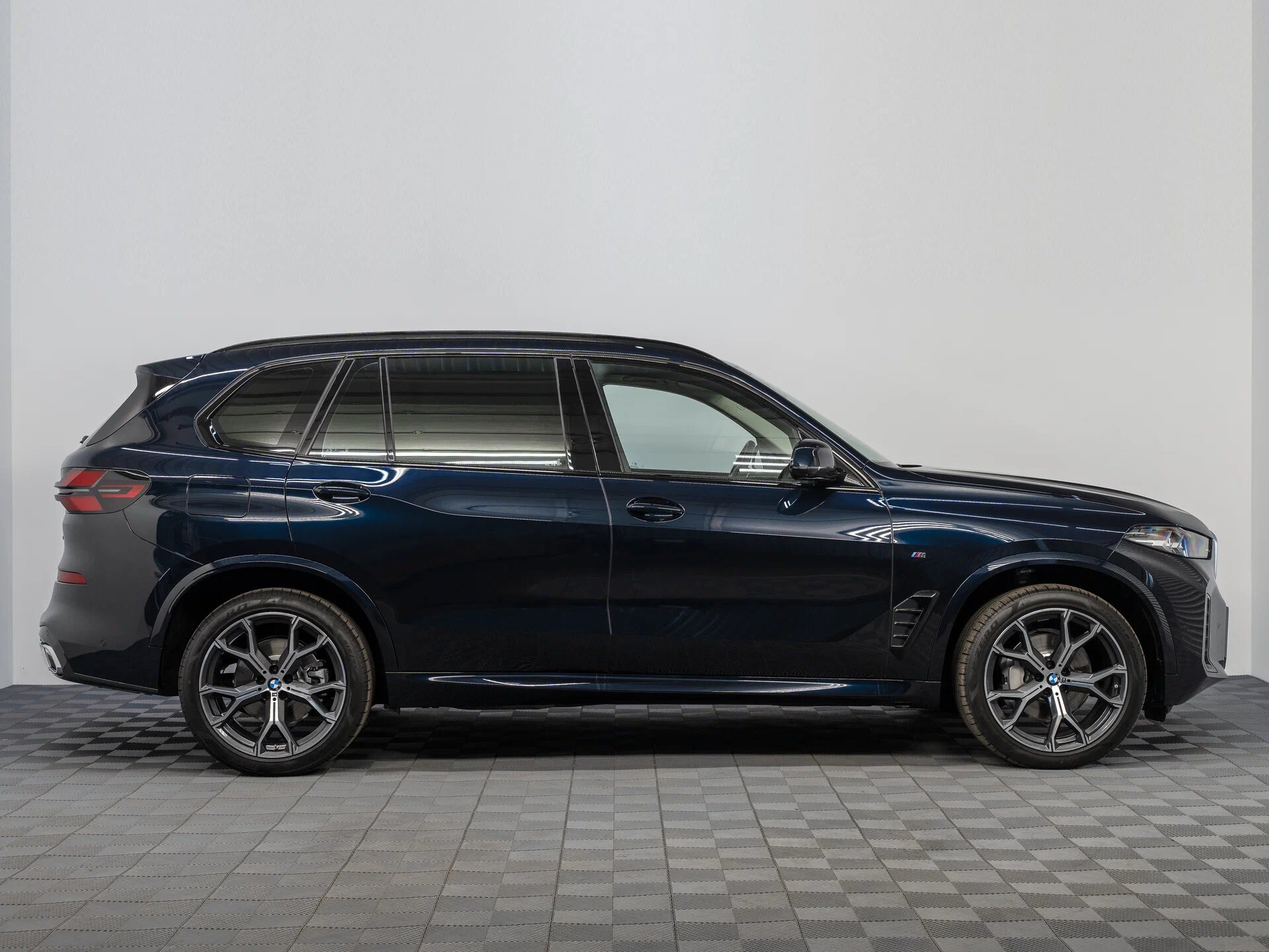 Автомобиль BMW X5 30Li 2.0 AT (258 л.с.) 4WD - 4