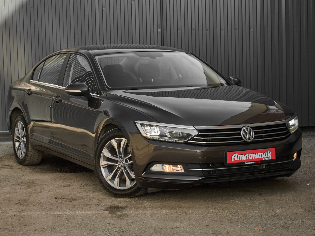 Купить Volkswagen Passat 1.8 AMT (180 л.с.), 2015 в Екатеренбурге