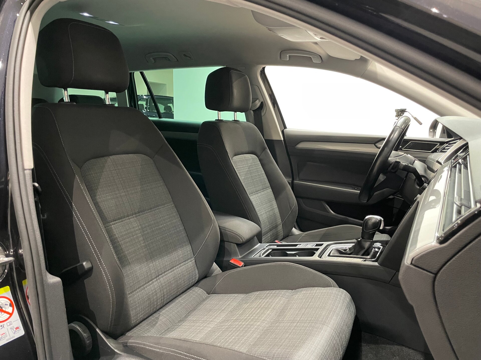 Автомобиль Volkswagen Passat 2.0d AMT (122 л.с.) - 12