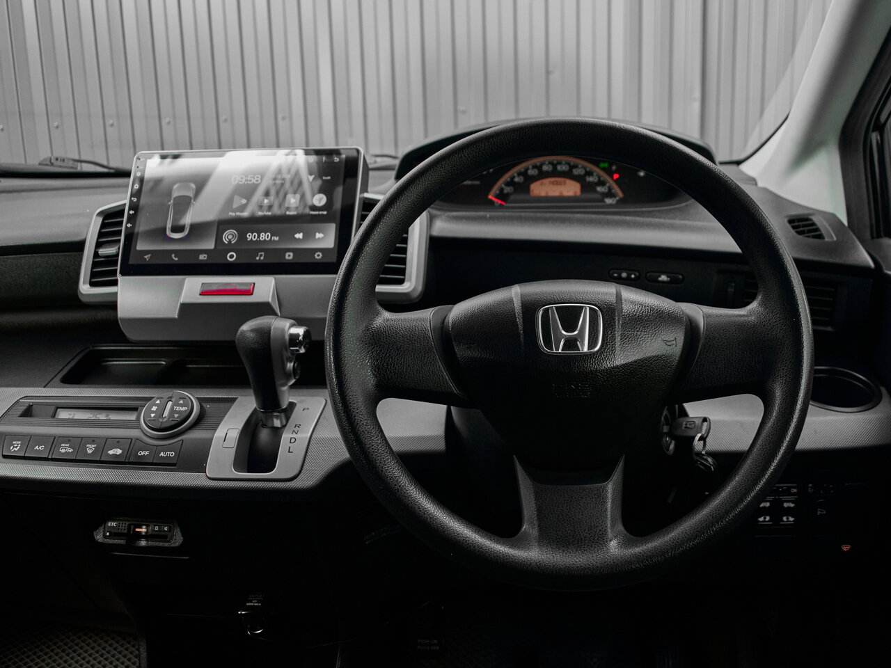 Купить Honda Freed 1.5 CVT (118 л.с.), 2010 в Екатеренбурге