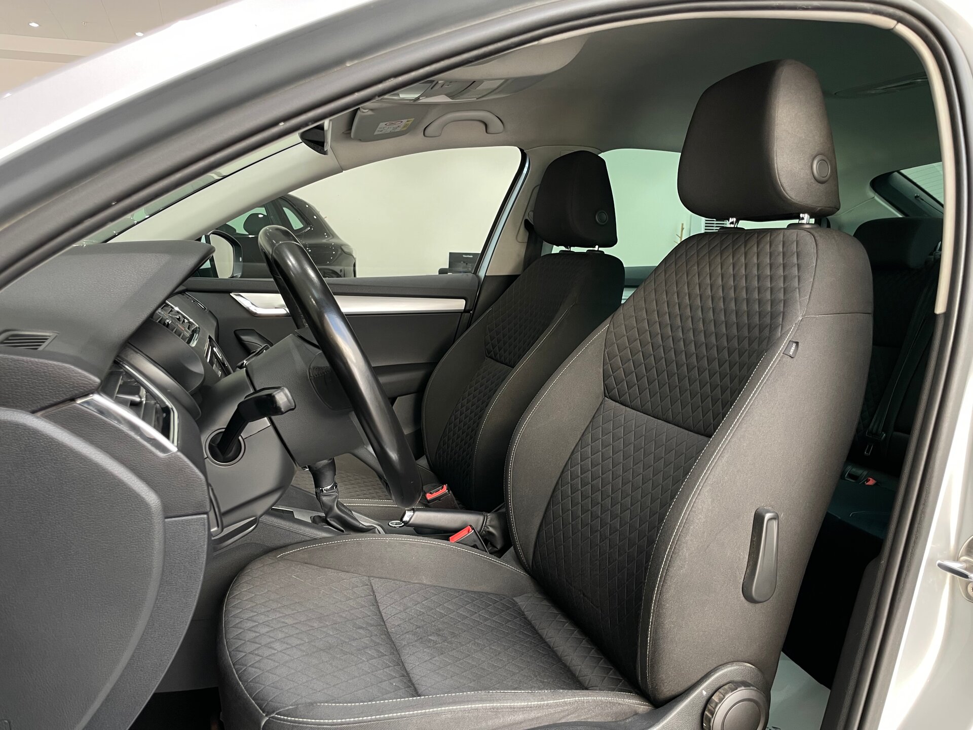 Автомобиль Skoda Octavia 1.6 AT (110 л.с.) - 8