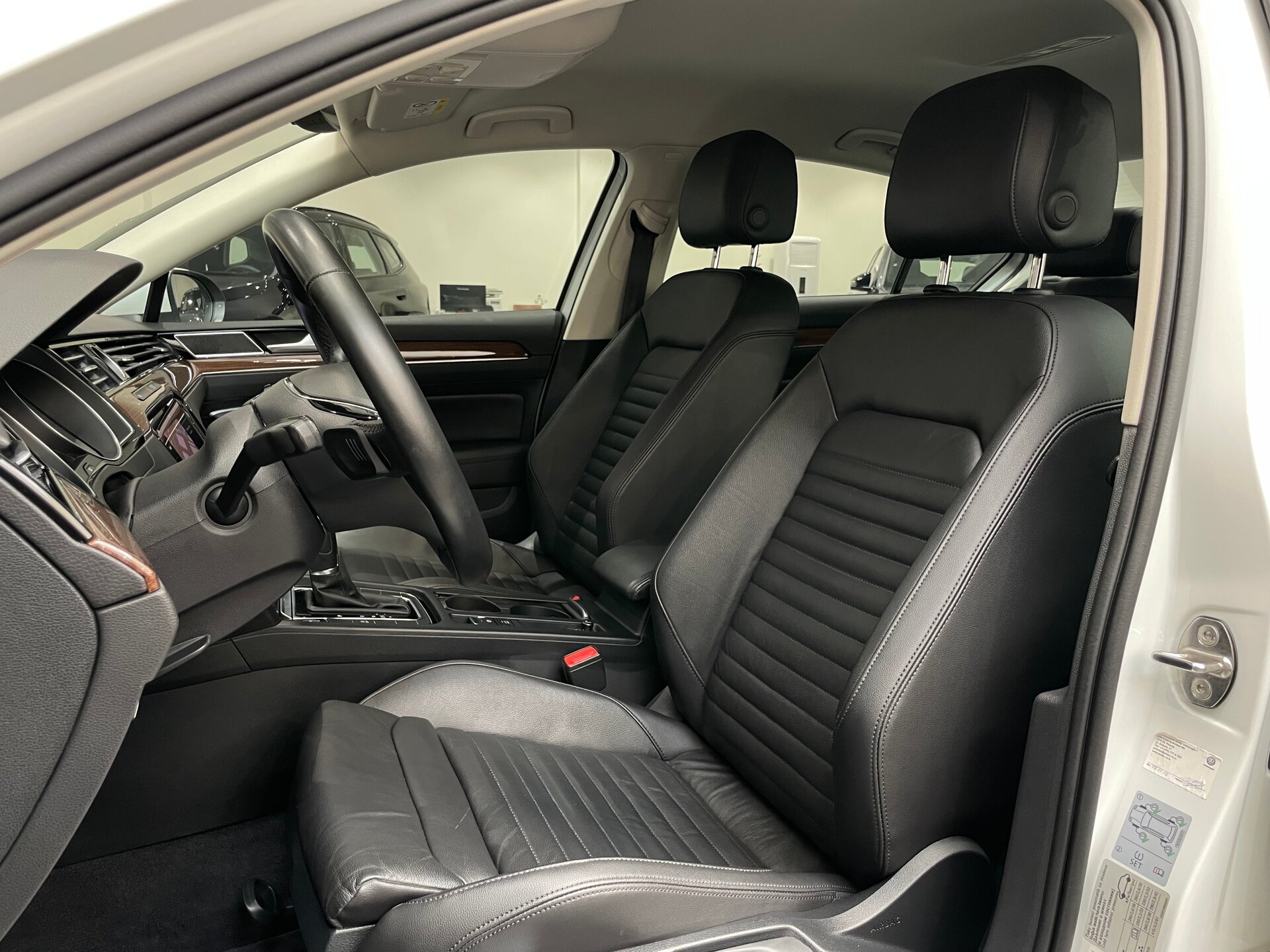 Автомобиль Volkswagen Passat 1.8 AMT (180 л.с.) - 8