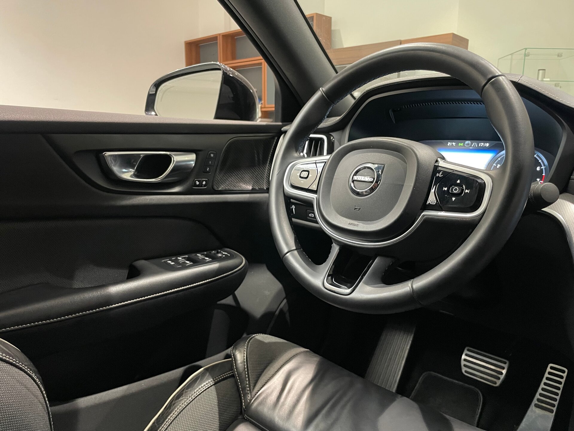 Автомобиль Volvo S60 2.0 AT (250 л.с.) - 15