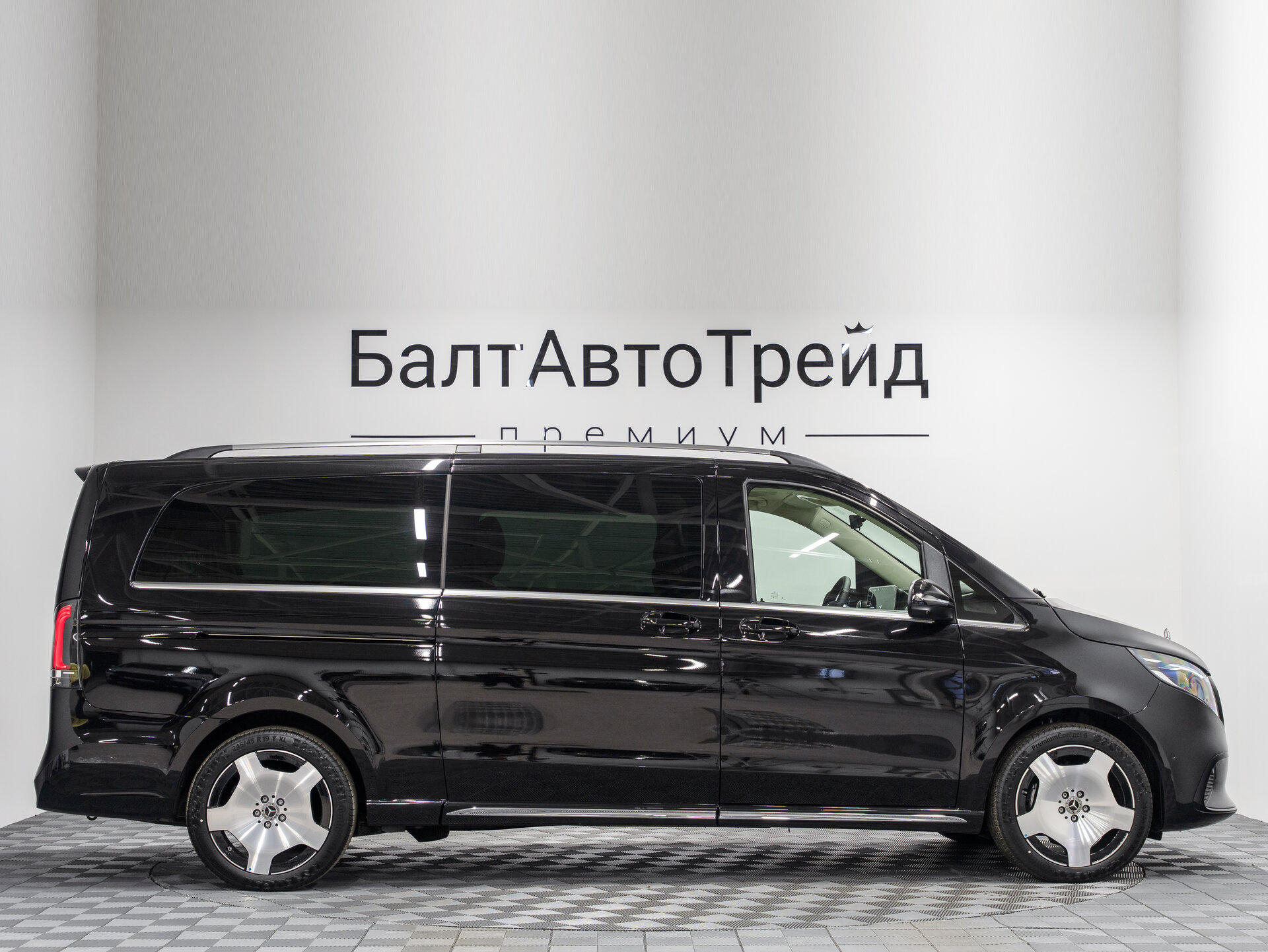 Автомобиль Mercedes-Benz V-Класс 300 d экстра длинный 2.0d AT (237 л.с.) 4WD - 6