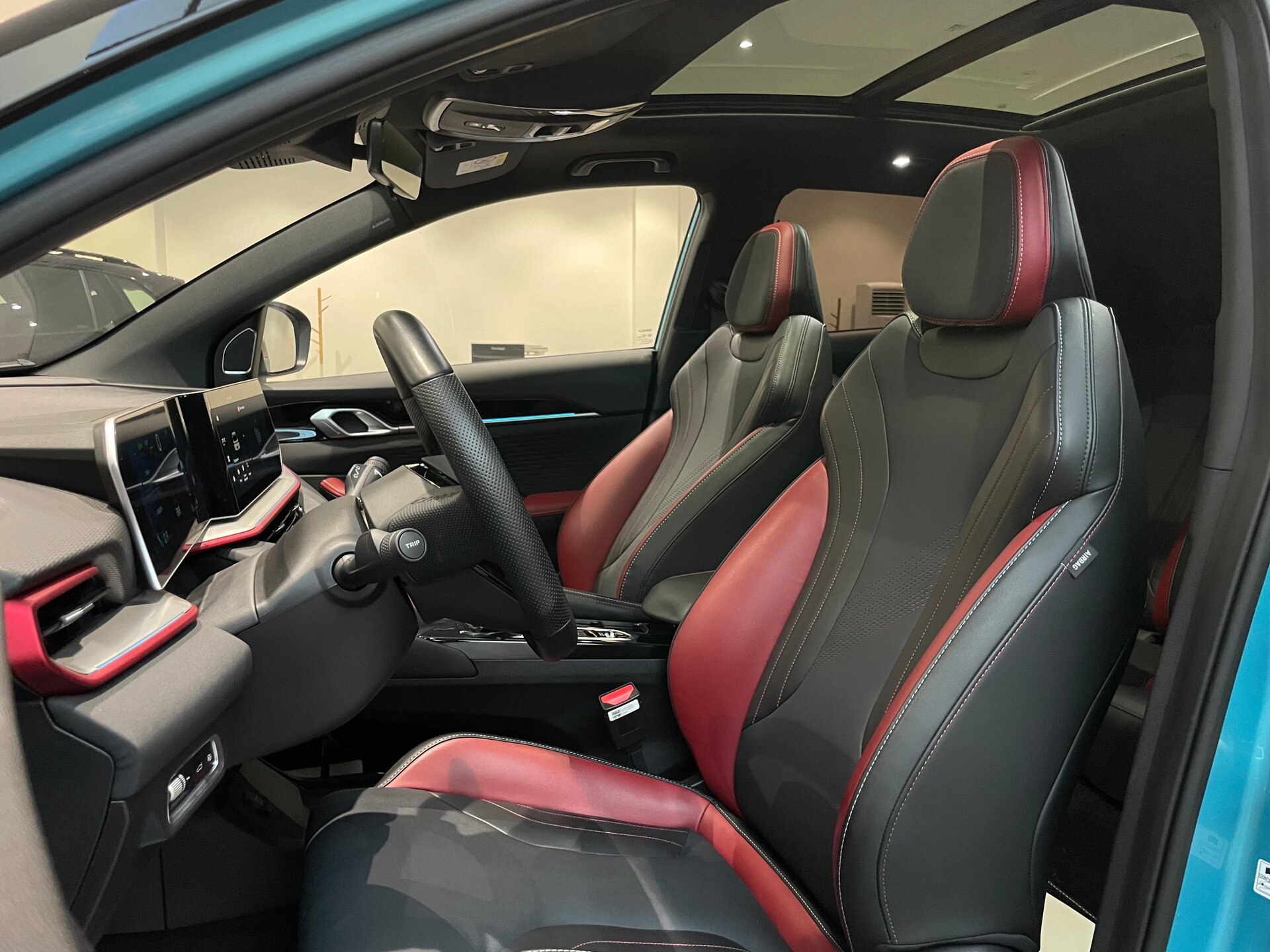 Автомобиль Geely Coolray 1.5 AMT (147 л.с.) - 8