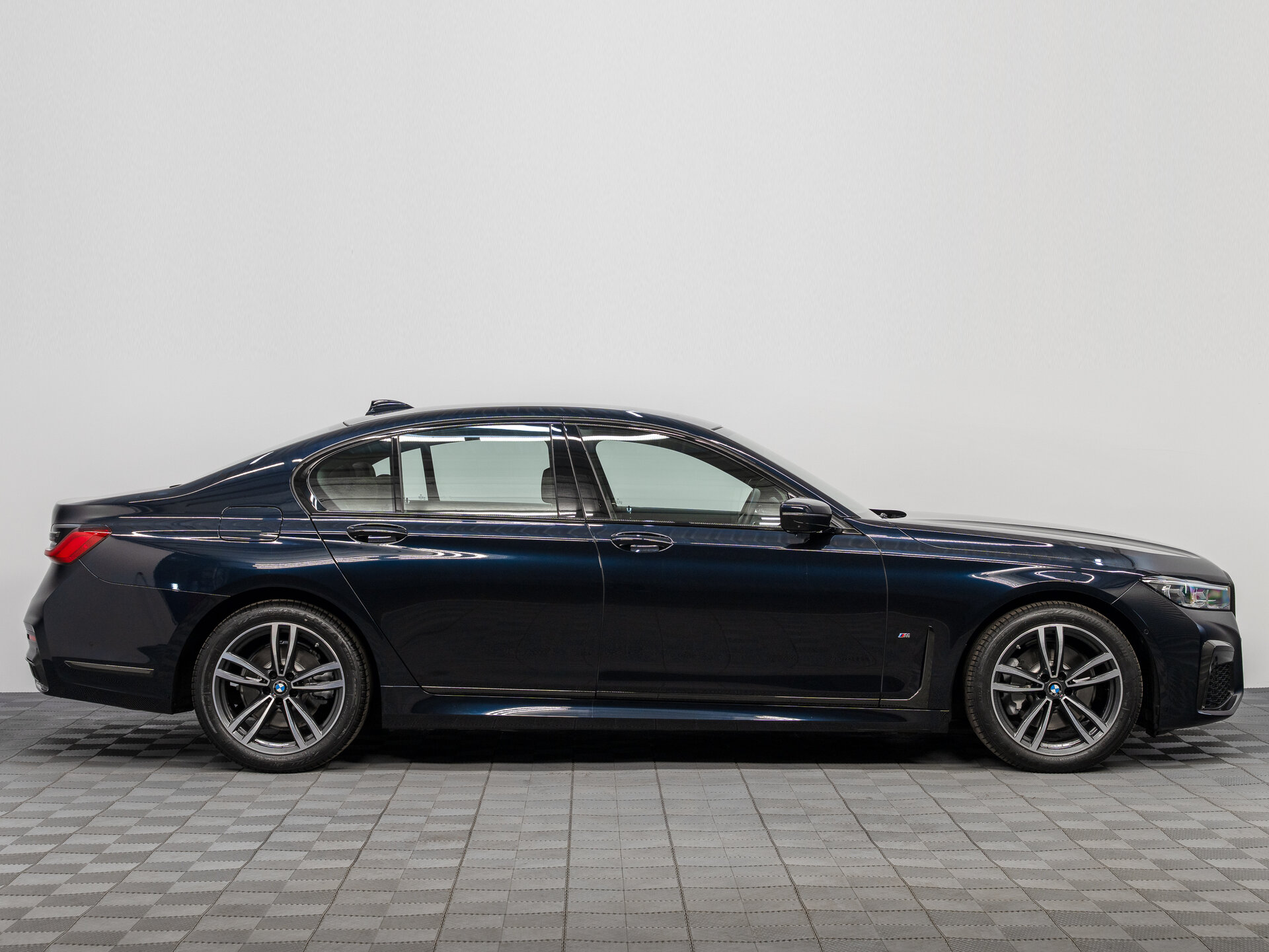 Автомобиль BMW 7 серии 730i 2.0 AT (249 л.с.) - 4