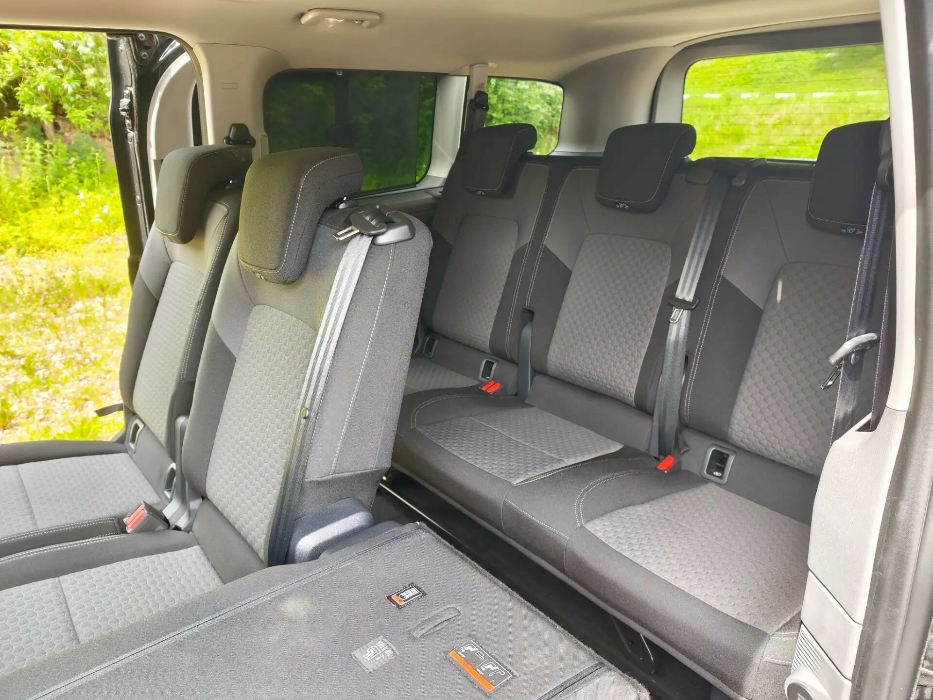 Автомобиль Volkswagen Caravelle 2.0d AT (170 л.с.) 4WD - 17