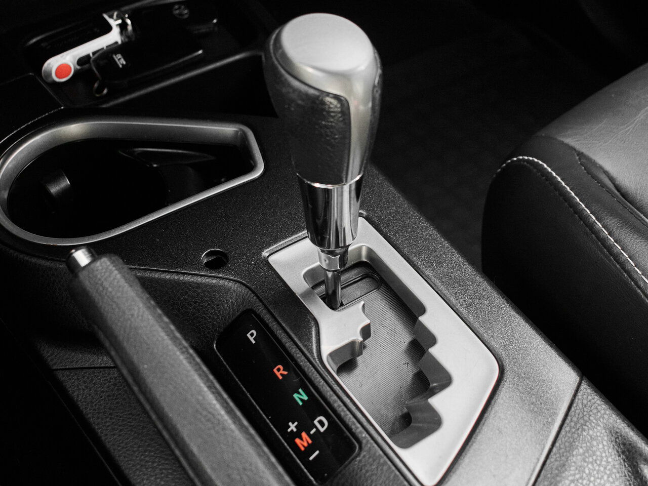 Купить Toyota RAV4 2.0 CVT (146 л.с.) 4WD, 2016 в Екатеренбурге