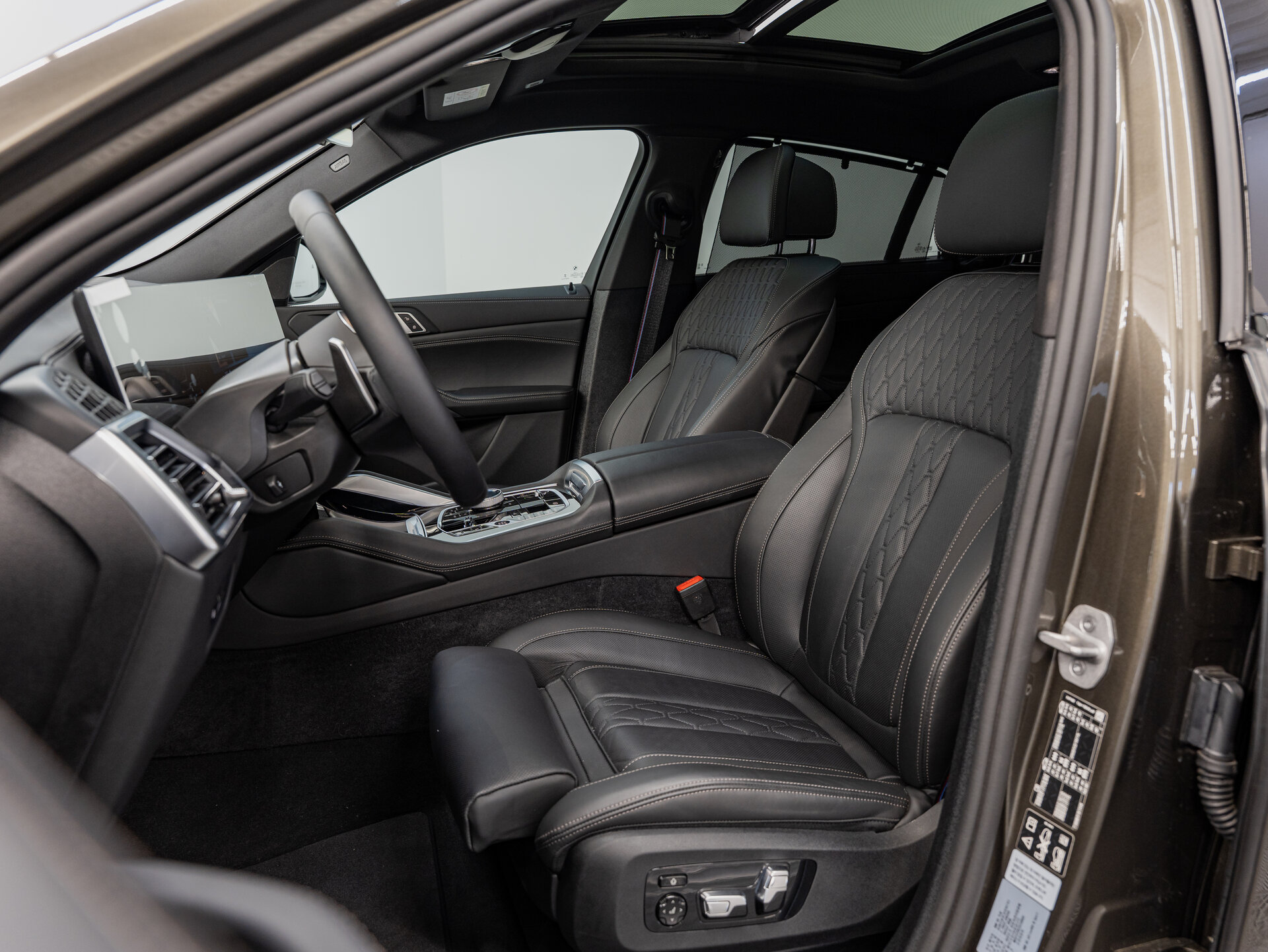 Автомобиль BMW X6 40d 3.0d AT (352 л.с.) 4WD - 15