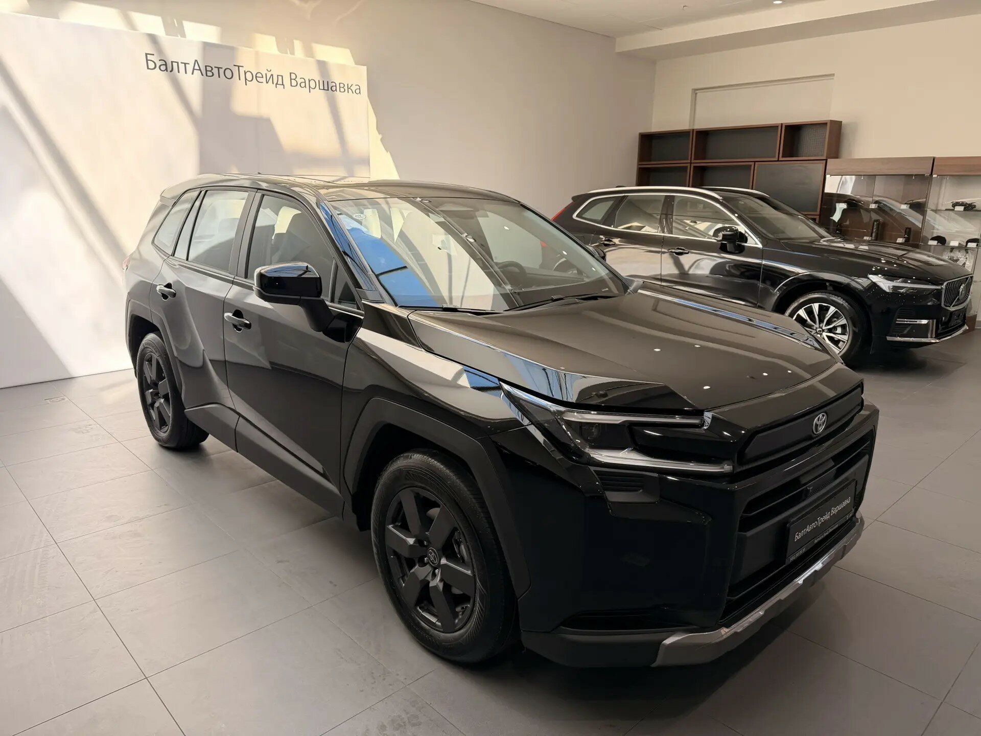 Автомобиль Toyota RAV4 2.0 CVT (171 л.с.) 4WD - 2